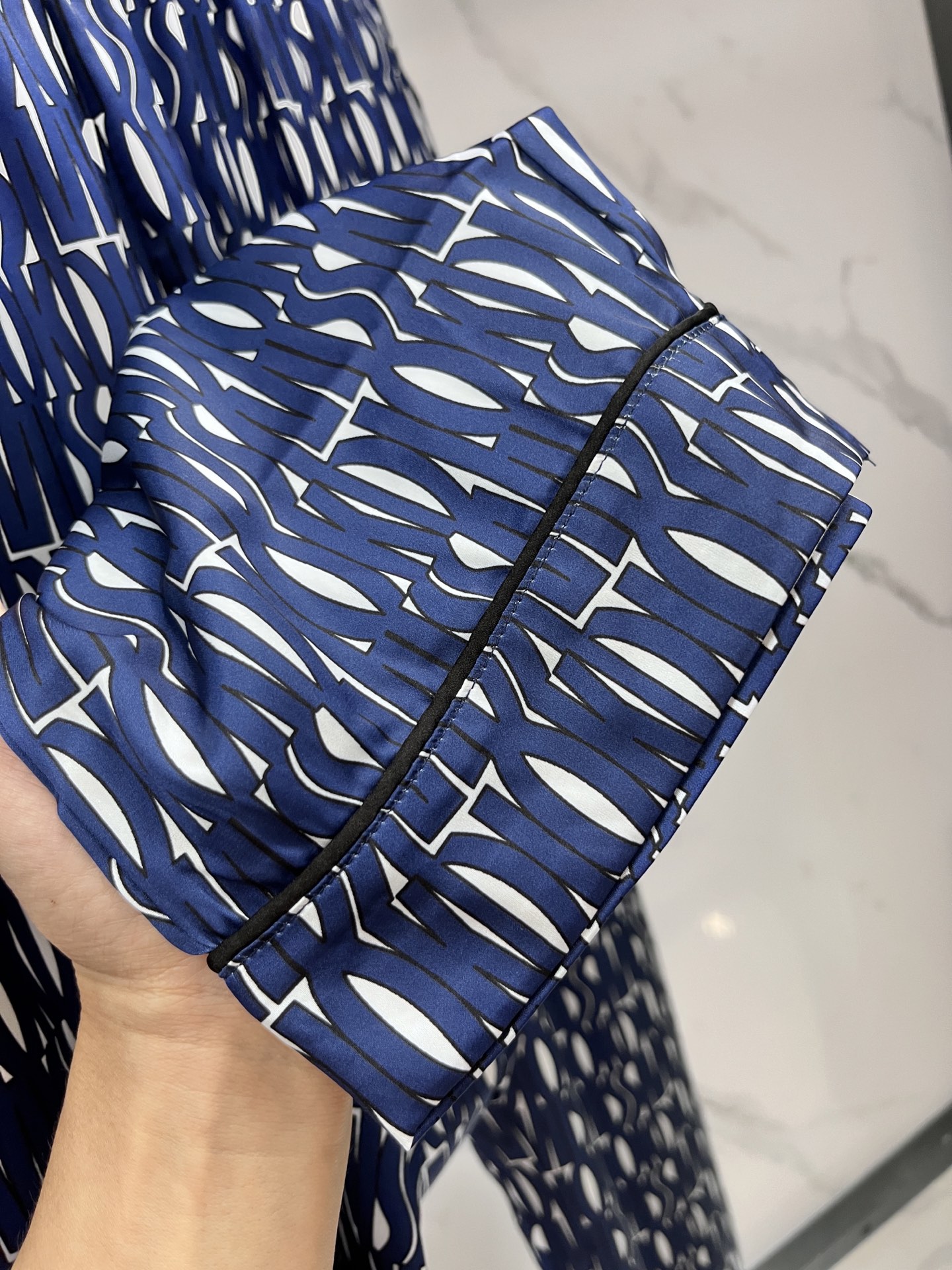 High-End Silk Pyjamas and Leisure Suits for Stylish Couples: P602 Dio Collection - 图片 9