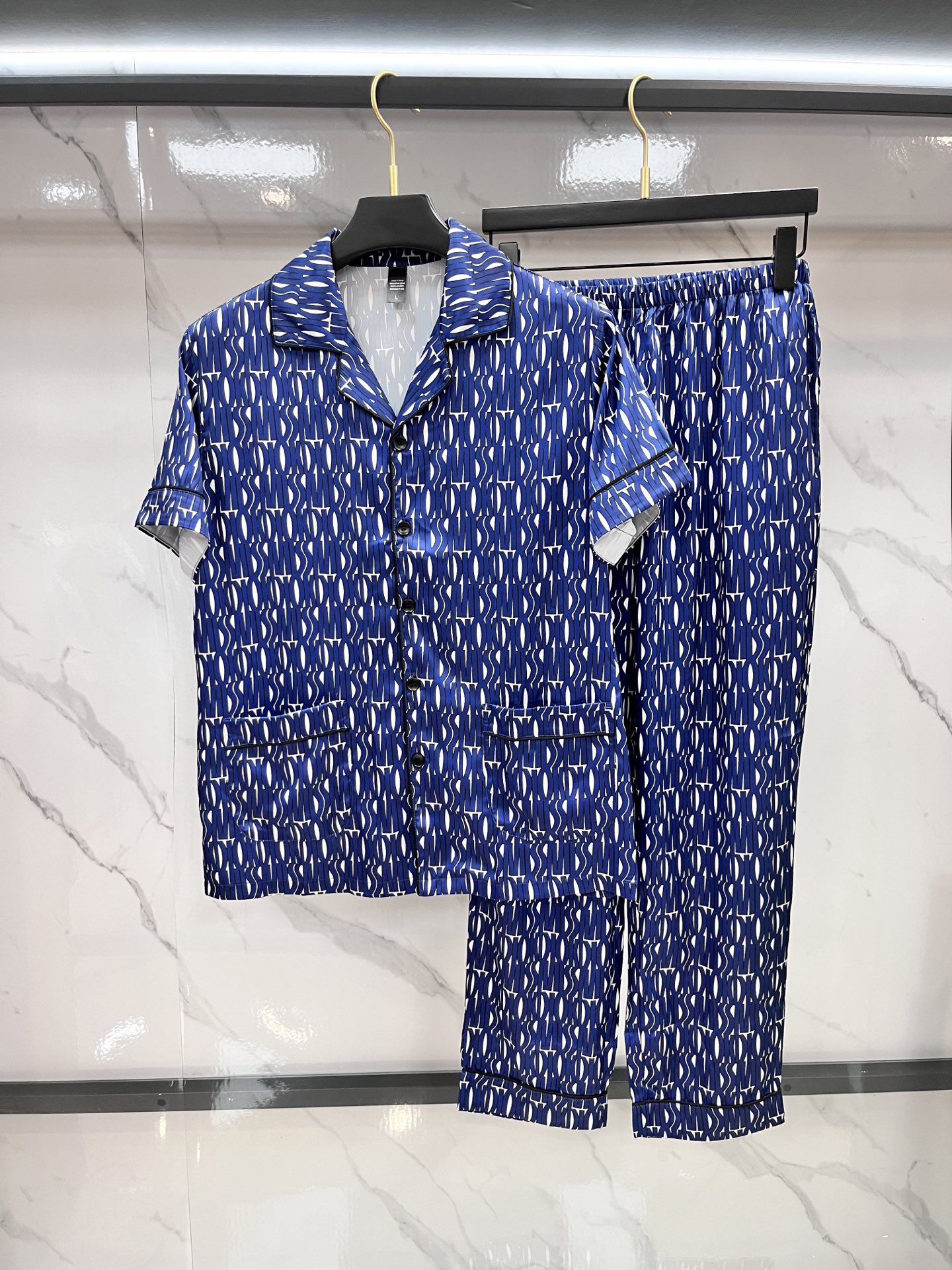 High-End Silk Pyjamas and Leisure Suits for Stylish Couples: P602 Dio Collection - 图片 1