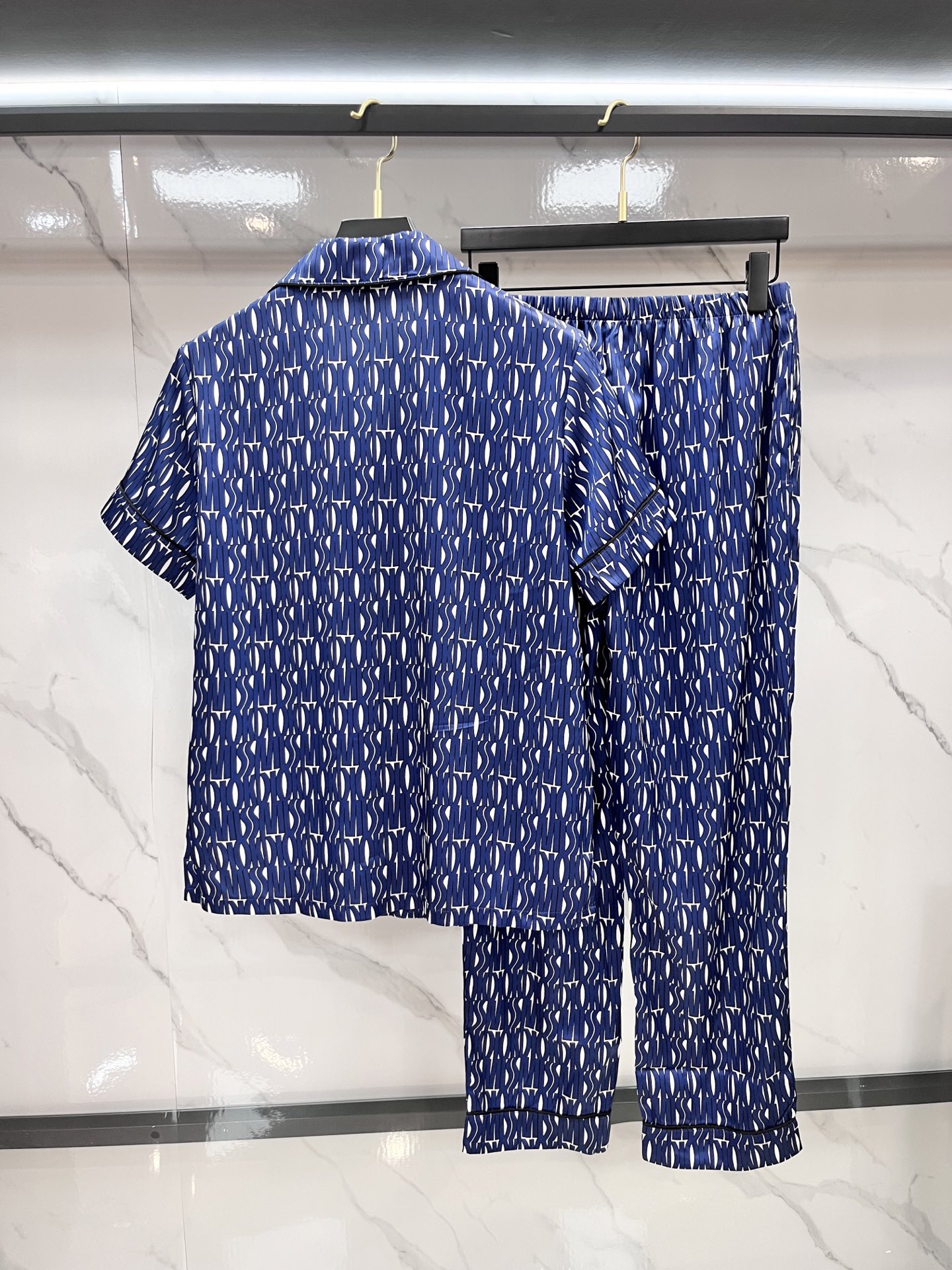 High-End Silk Pyjamas and Leisure Suits for Stylish Couples: P602 Dio Collection - 图片 2