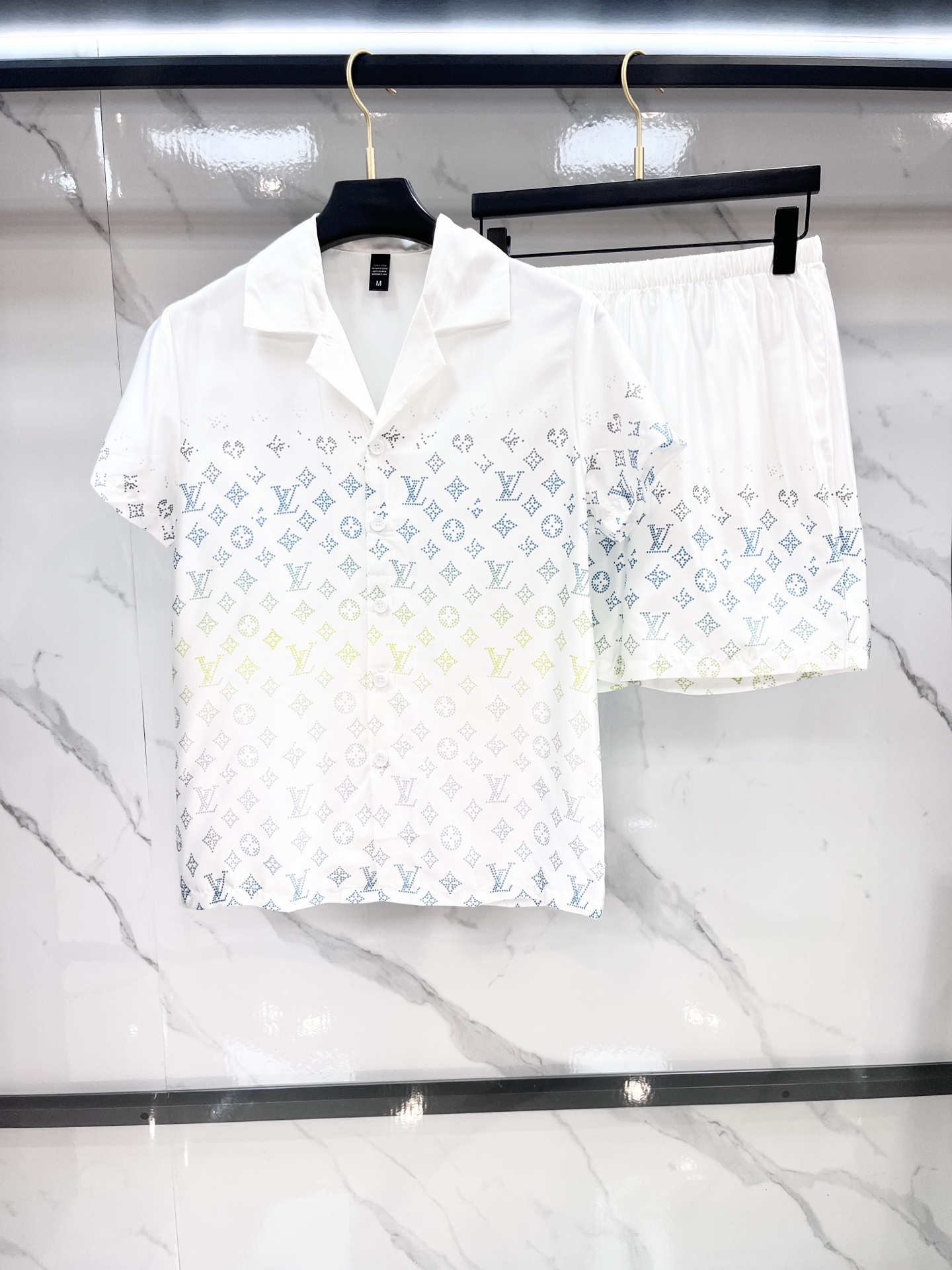 NO:500830,LV high-end new couples' home clothes, pajamas casual suits Imported silk satin fabric Inner edging, soft and cool, super cool and comfortable, elegant and gorgeous, with a tone, can also be made into fashionable casual suits. It is extremely fashionable to run in the morning, integrating the exquisite style of fashion ………………………………………………………………………………………………………………………………………………………………………………………………………………………………………………………………………………………………………………………………………………………………………………………………………………………………………………………………………………………………………………………………………………………………………………………………………………………………………………………………………………………………………………………………………………………………………………………………………………………………………………………………………………………………………………………………………………………………………………………………………………………………………………………………………………………………………………………………………………………………………………………………………19860909LV 高端新品情侣款家居服,睡衣休闲套装 进口丝缎面料 内里包边 手感柔软超爽超靓超舒服 高雅华丽 有腔调 也可做时尚休闲套装 早上跑步极其时尚 融合了时尚属于风的精致 …………………………………………………… SizeM-XXXL,,louis vuitton,alexander wang,Men's clothing