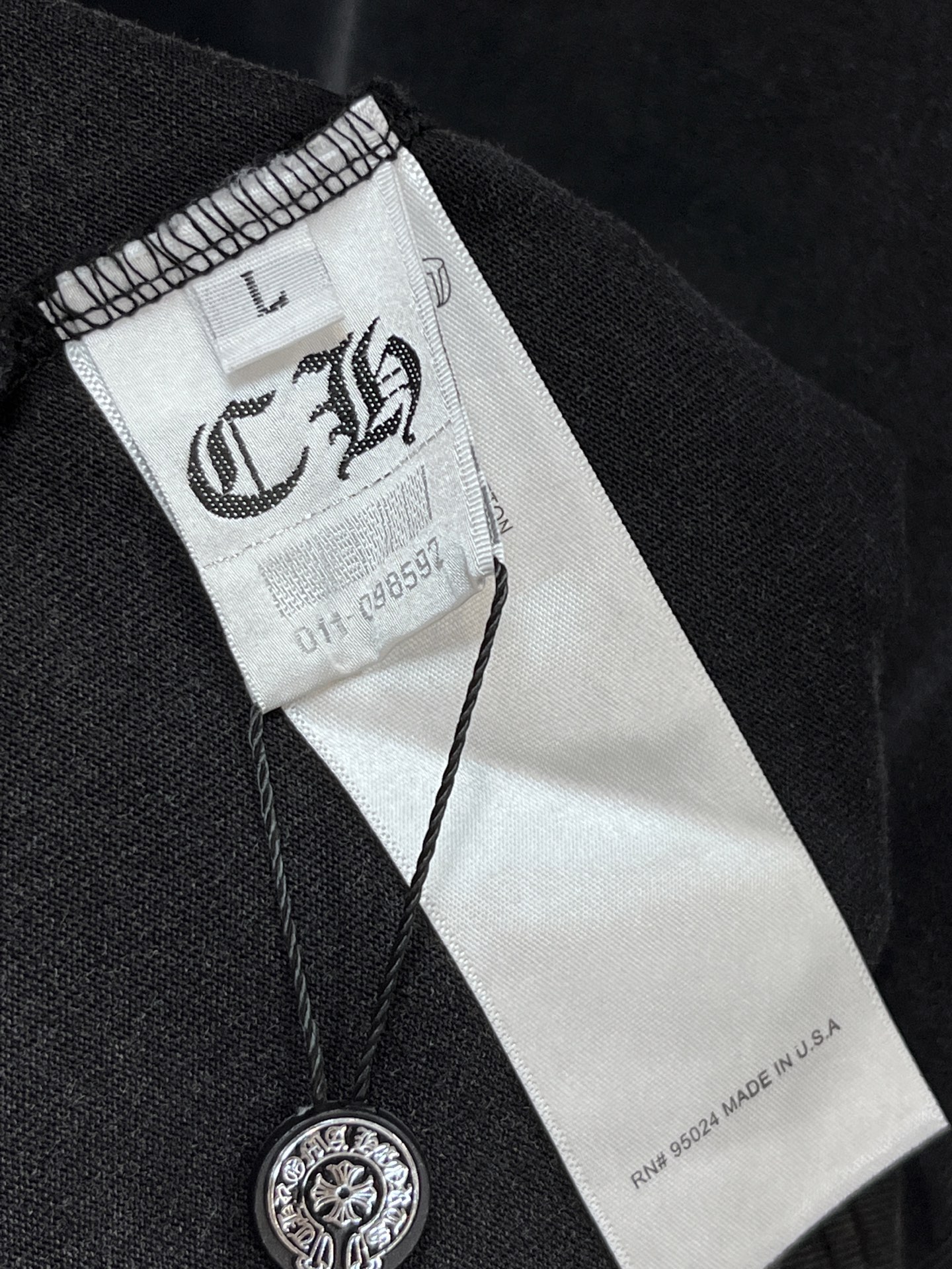 克罗心 十字架刺绣贴布短袖，面料采用高克重磨毛洗水双纱面料➕ 刺绣➕梵文字母刺绣工艺，轻奢主义，后背大幅