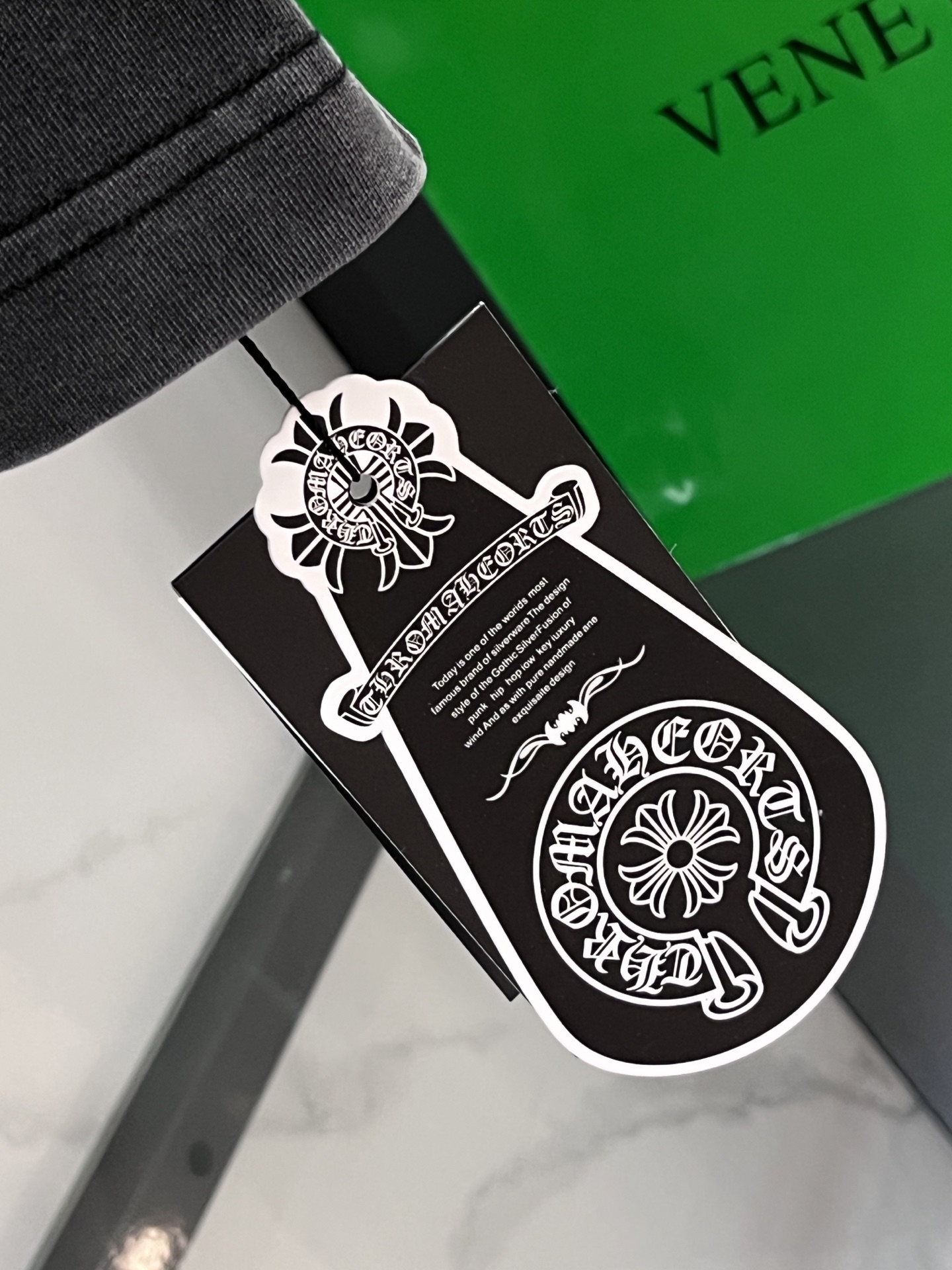 克罗心 十字架刺绣贴布短袖，面料采用高克重磨毛洗水双纱面料➕ 刺绣➕梵文字母刺绣工艺，轻奢主义，后背大幅