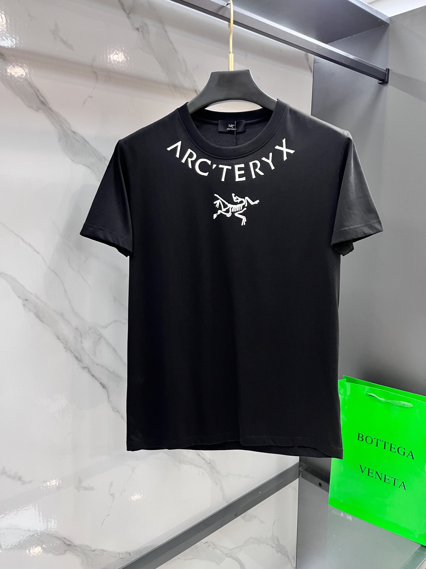 NO:519031,Archaeopteryx New round neck short-sleeved T-shirt, customized fabric, breathable and comfortable, impeccable details, brand element design concept, reflecting high quality. It feels delicate and soft!  It is casually cut, with a great upper body style!  ……………………………………………………………………………… SizeM-XXXXL,arc'teryx,T-shirt,tees,t-shirt,alexander wang19860909始祖鸟 新款圆领短袖T恤,定制面料 透气舒适度高,细节无可挑剔,品牌元素设计理念,体现高品质.手感细腻柔软！呈现休闲裁剪,上身版型超赞！…………………………………………………… SizeM-XXXXL,arc'teryx,T-shirt,tees，t-shirt,alexander wang,Men's clothing