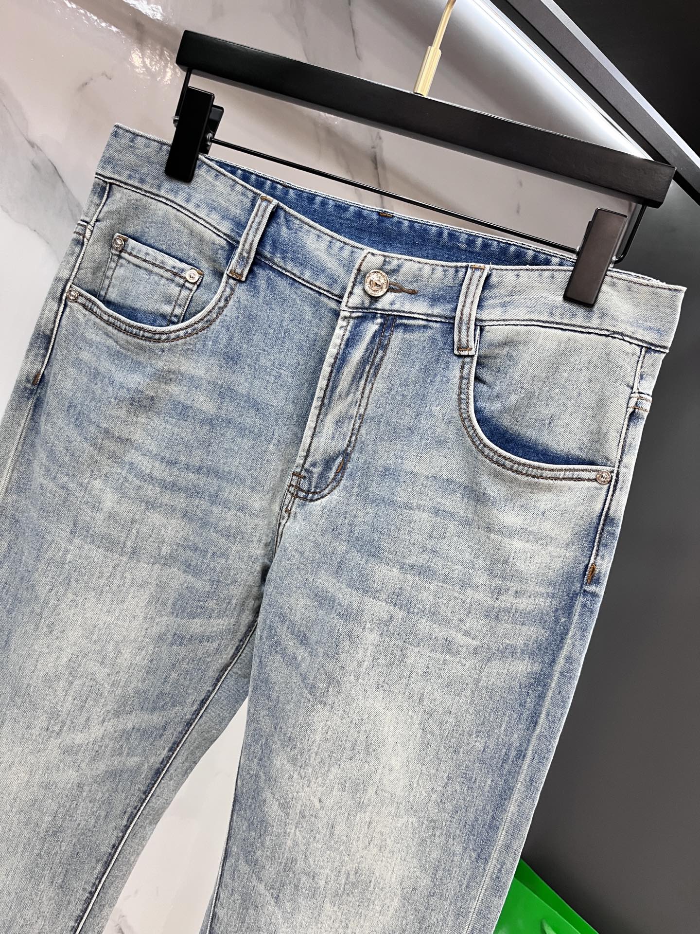 High-quality Imported Jeans with Heavy-Spring Fruit Wash and Hardware Decorations - 图片 4