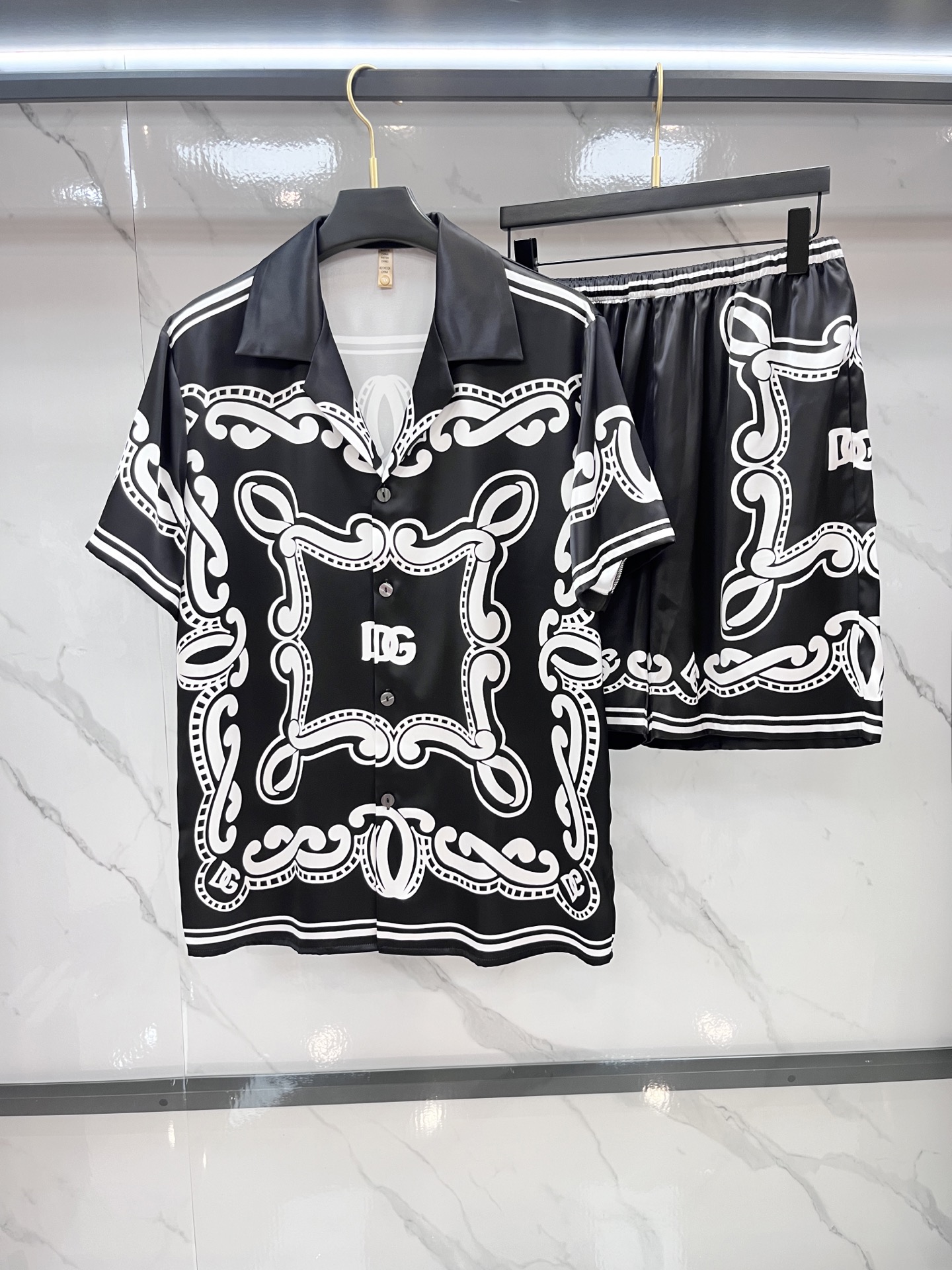 NO:500959,DG high-end new couples' home clothes, pajamas and casual suits Imported silk satin fabric Inner edging, soft and cool, super cool and comfortable, elegant and gorgeous, with a tone, can also be made into fashionable casual suits. It is extremely fashionable to run in the morning, integrating the exquisiteness of fashion and style ………………………………………………………………………………………………………………………………………………………………………………………………………………………………………………………………………………………………………………………………………………………………………………………………………………………………………………………………………………………………………………………………………………………………………………………………………………………………………………………………………………………………………………………………………………………………………………………………………………………………………………………………………………………………………………………………………………………………………………………………………………………………………………………………………………………………………………………………………………………………………………………………19860909DG 高端新品情侣款家居服,睡衣休闲套装 进口丝缎面料 内里包边 手感柔软超爽超靓超舒服 高雅华丽 有腔调 也可做时尚休闲套装 早上跑步极其时尚 融合了时尚属于风的精致 …………………………………………………… SizeM-XXXL,,alexander wang,Men's clothing