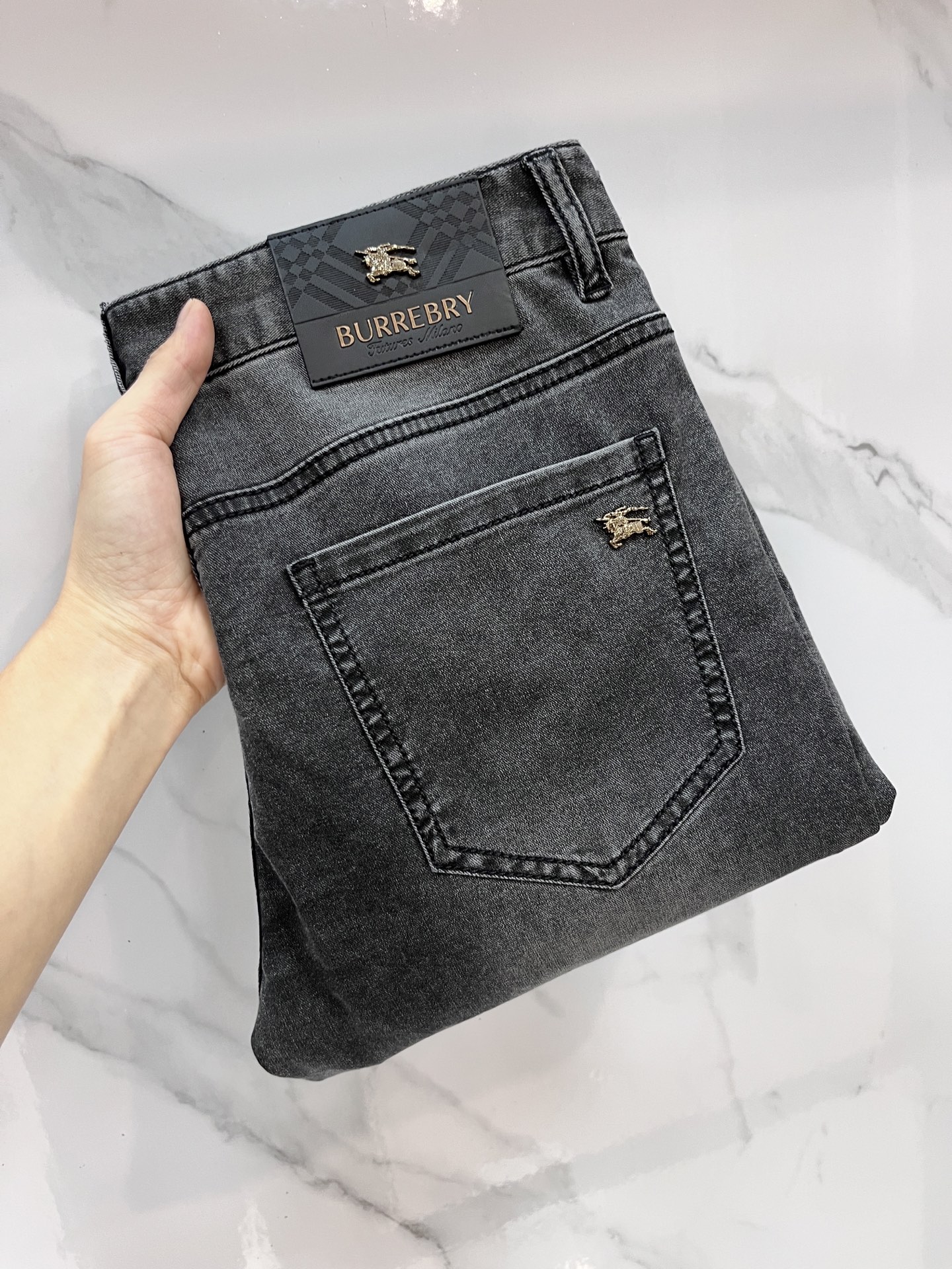 High-Quality Water-Washed Jeans with Top Comfort and Air Absorption Power - 图片 1