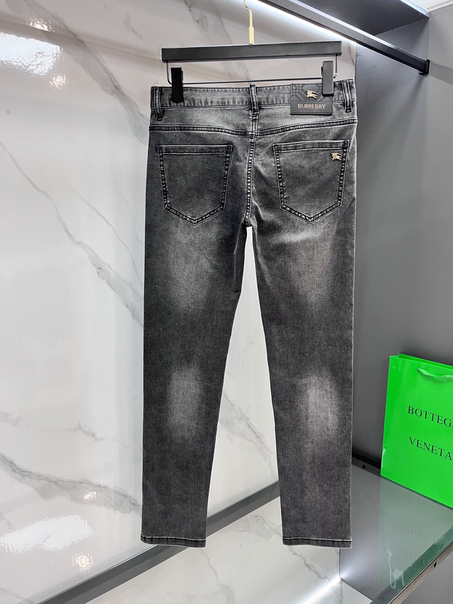 High-Quality Water-Washed Jeans with Top Comfort and Air Absorption Power - 图片 3