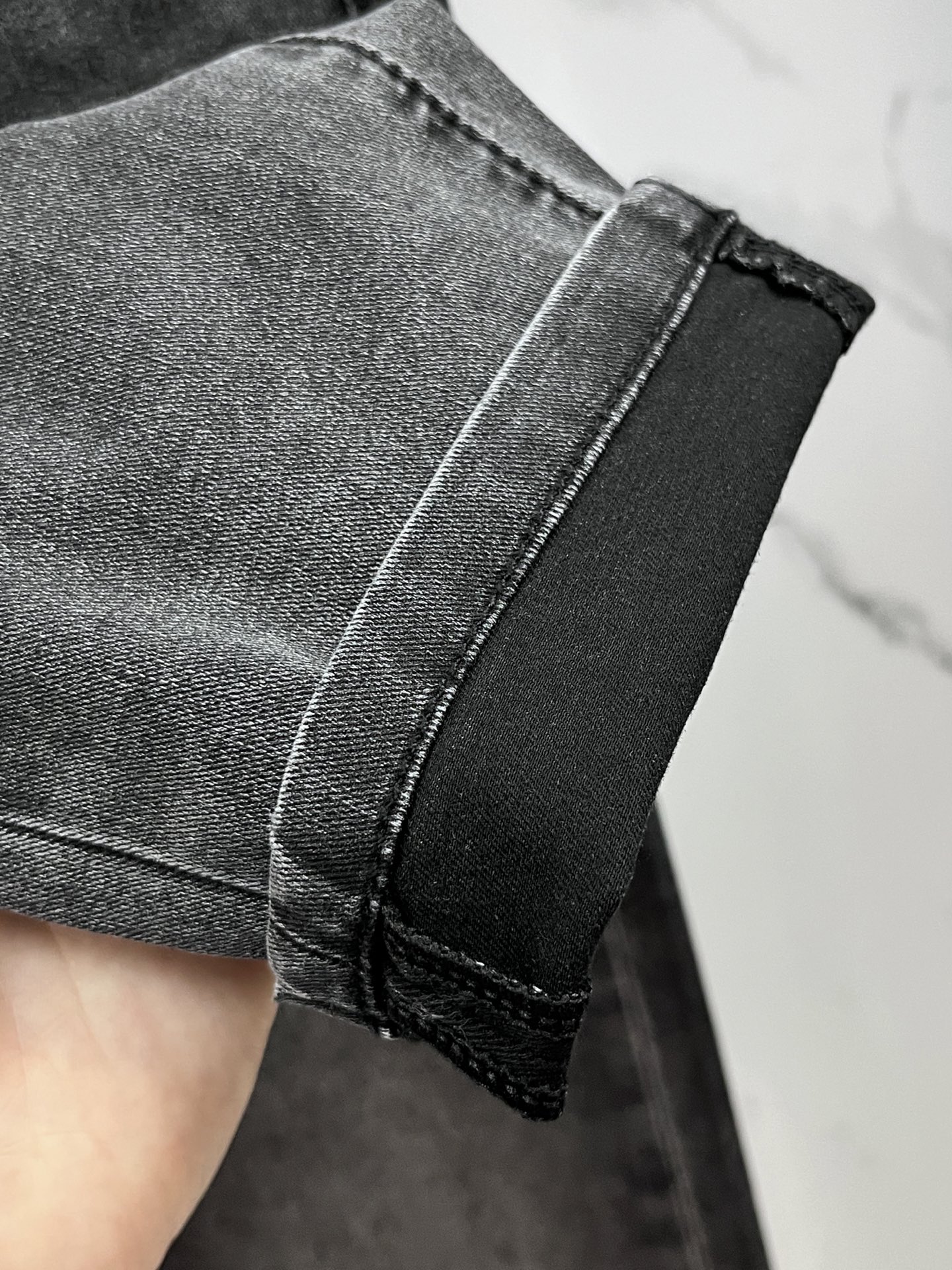 High-Quality Water-Washed Jeans with Top Comfort and Air Absorption Power - 图片 9