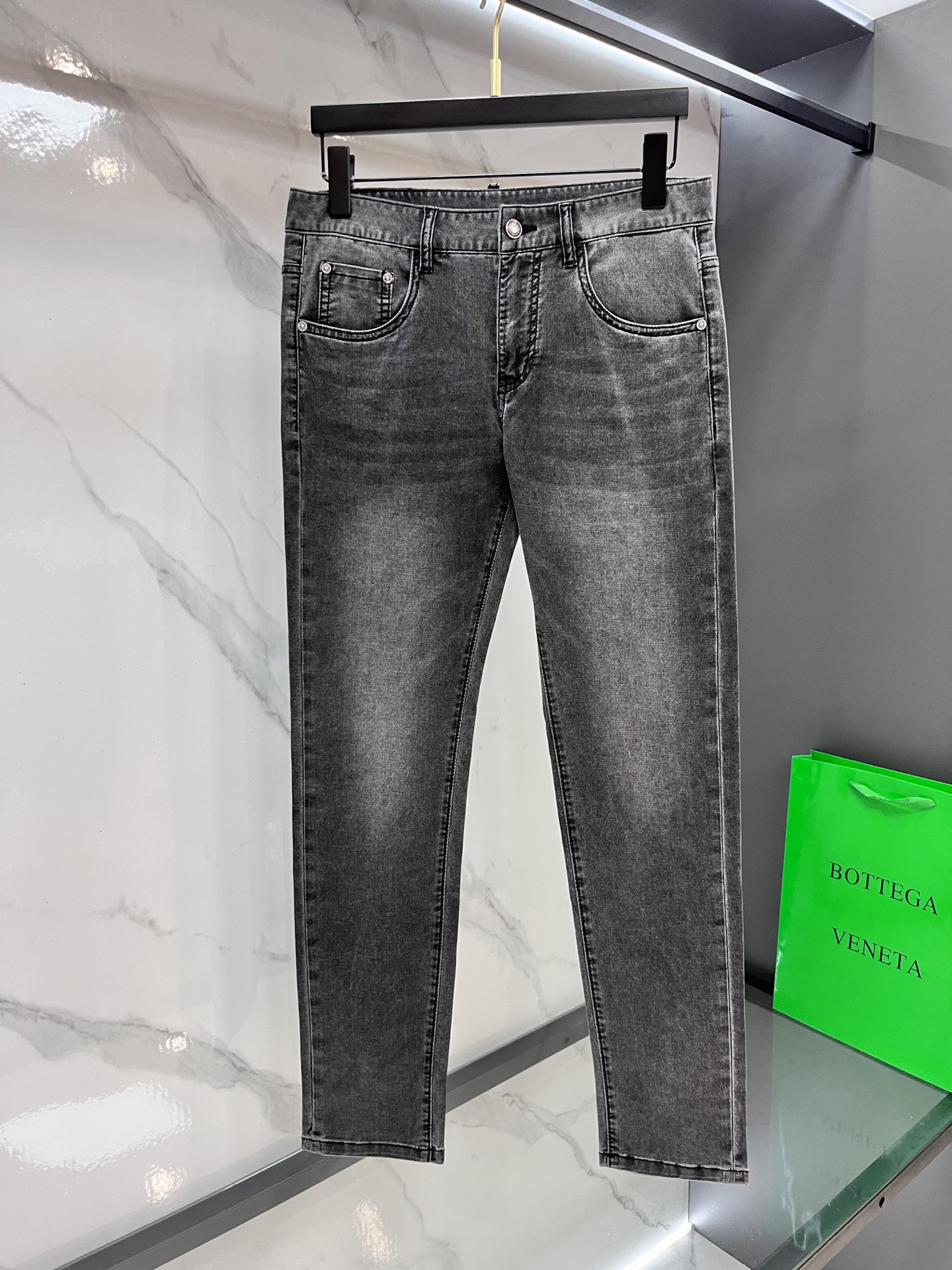 High-Quality Water-Washed Jeans with Top Comfort and Air Absorption Power - 图片 2