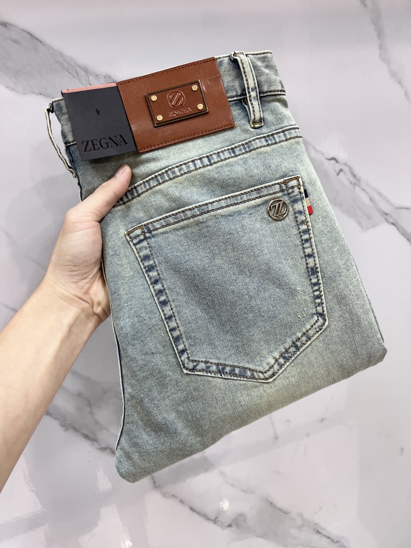 High-Quality Water-Washing Jeans: Genia 2025SS with Fresh Fruit Pattern, Comfortable and Stylish. - 图片 1