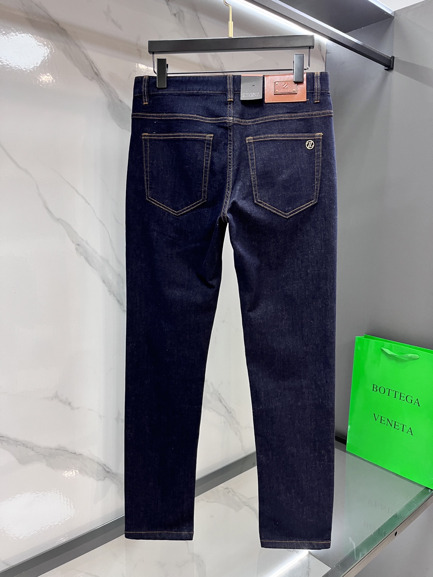 “High-Quality Water-Washing Jeans Genia 2025SS: Comfortable, Stylish, Hardware Decorations, Sizes 29-38” - 图片 3