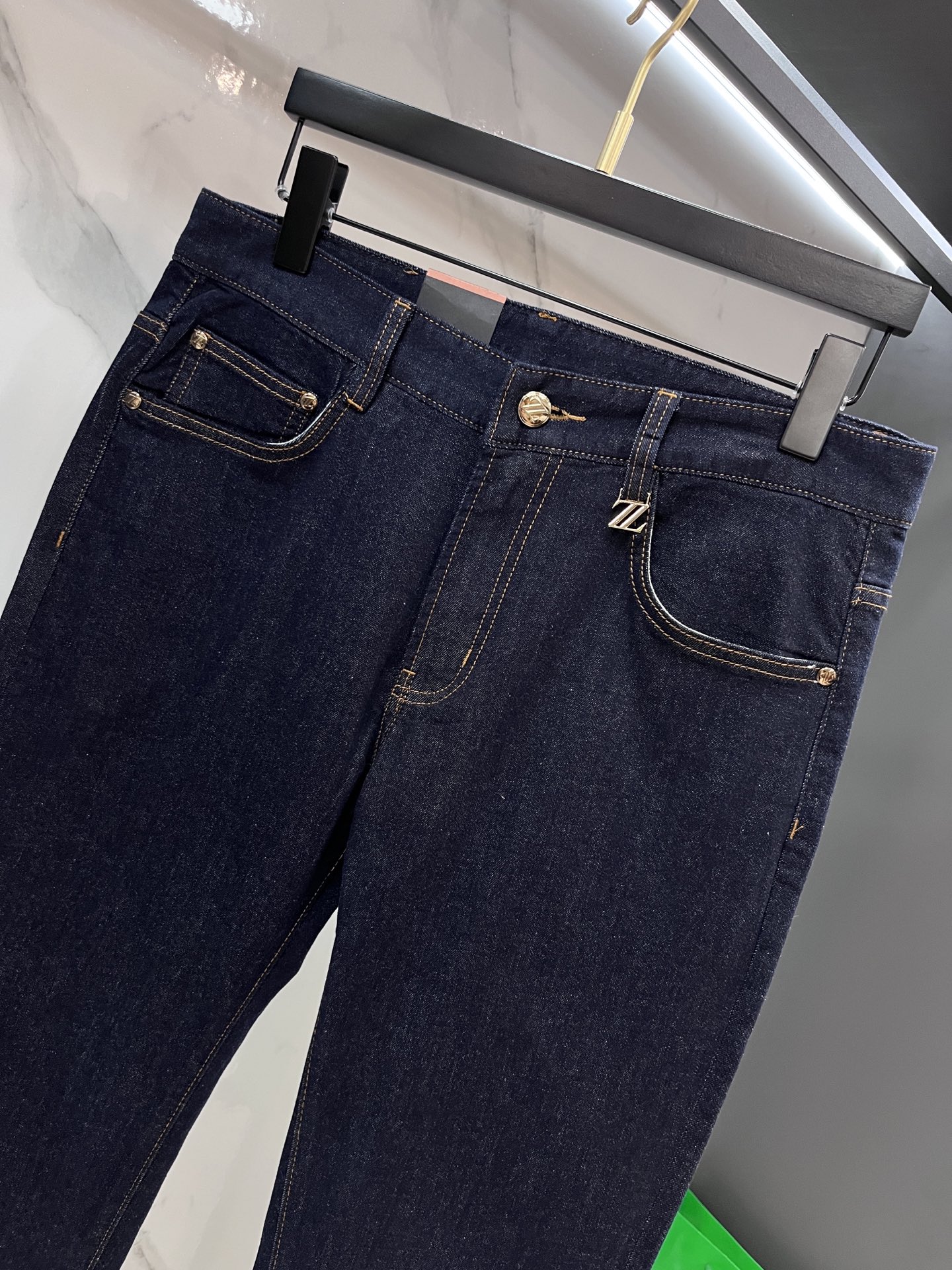 “High-Quality Water-Washing Jeans Genia 2025SS: Comfortable, Stylish, Hardware Decorations, Sizes 29-38” - 图片 4