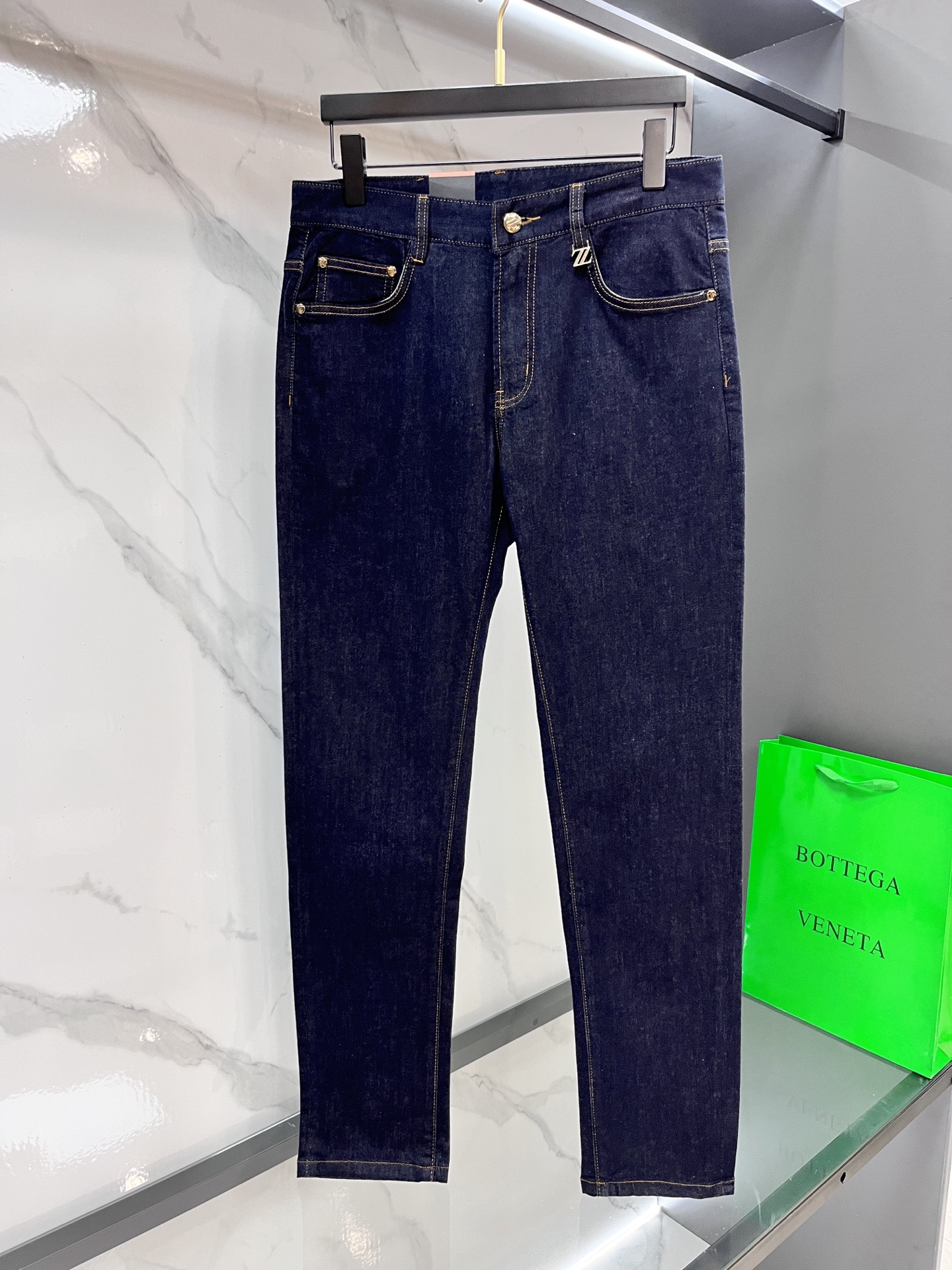 “High-Quality Water-Washing Jeans Genia 2025SS: Comfortable, Stylish, Hardware Decorations, Sizes 29-38” - 图片 2