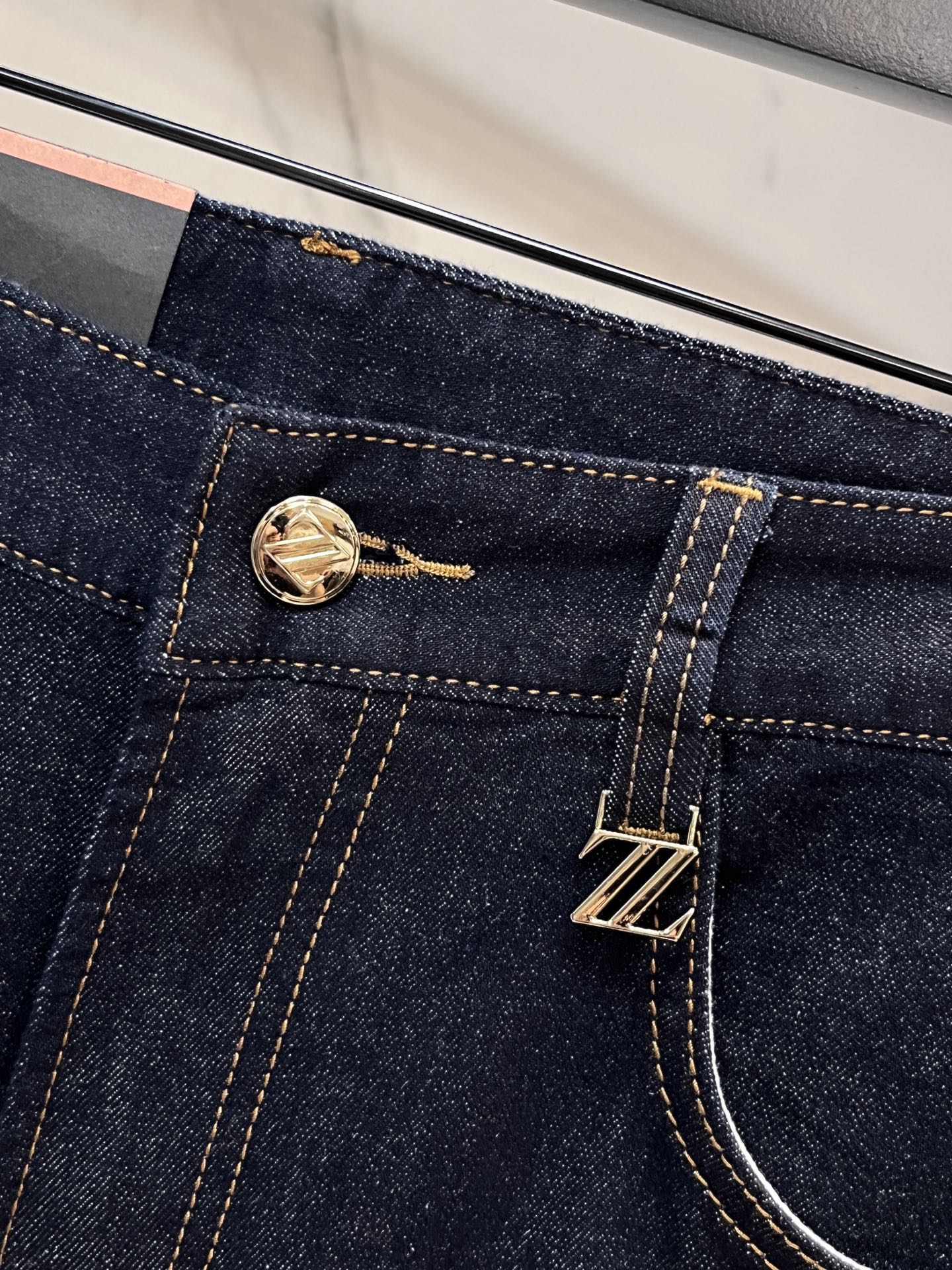 “High-Quality Water-Washing Jeans Genia 2025SS: Comfortable, Stylish, Hardware Decorations, Sizes 29-38” - 图片 5