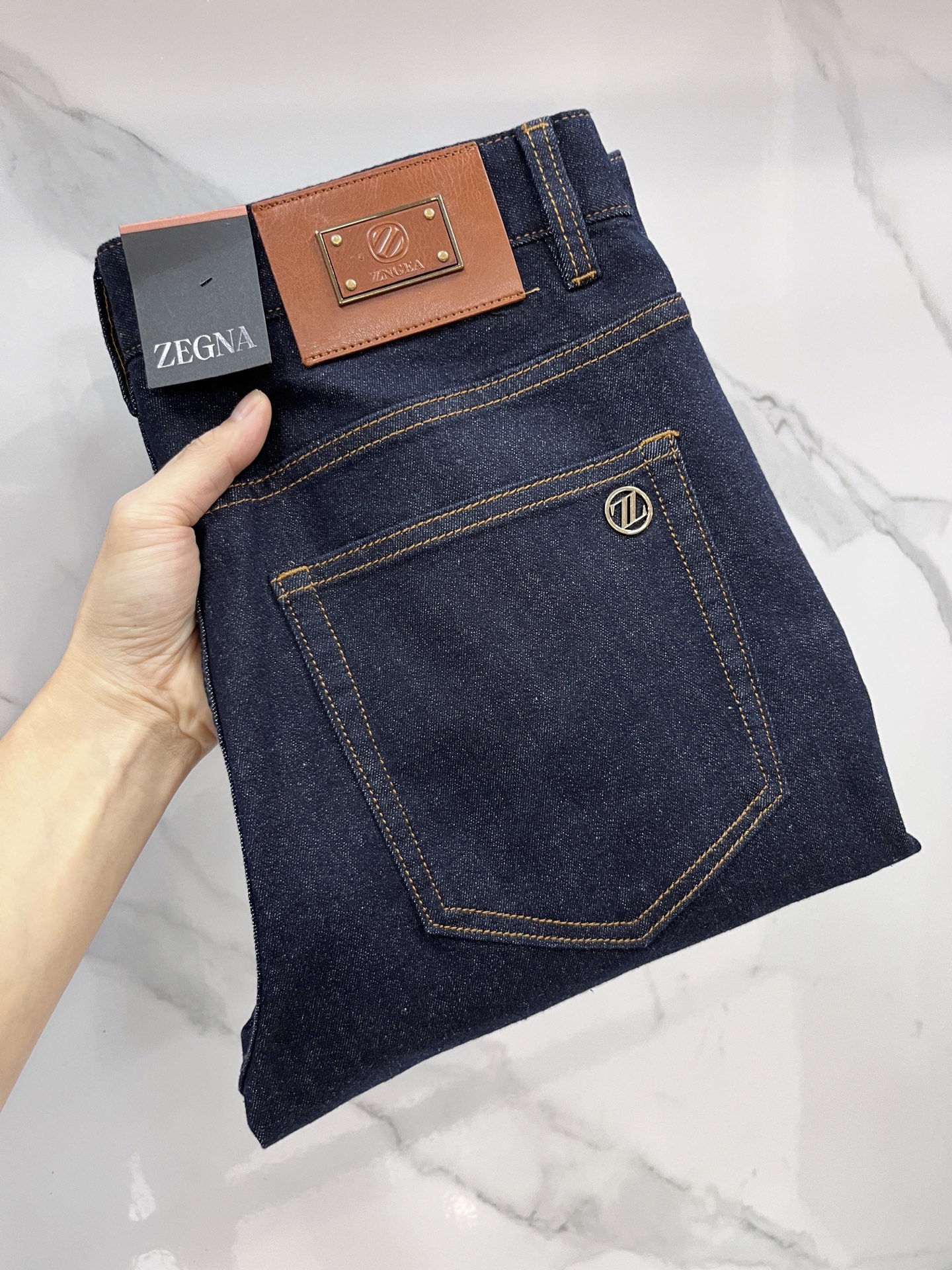 NO:487316,Jenia 2025SS early spring new thin heavy industry casual jeans, imported high-quality washing elastic fabric, comfortable, breathable and elastic upper body, customer-supplied hardware and auxiliary materials decoration, super positive style, full-quality order model, full-body handsome upper body ……………………………………………………………………………………………………………………………………………………………………………………………………………………………………………………………………………………………………………………………………………………………………………………………………………………………………………………………………………………………………………………19860909杰尼亚 2025SS早春新品薄款重工休闲牛仔裤,进口优质水洗弹力面料,上身舒适透气有弹力,客供五金辅料装饰,版型超正,全品相订单款,上身帅气十足 …………………………………………………… Size29-38,,zegna,jeans,alexander wang,Men's clothing