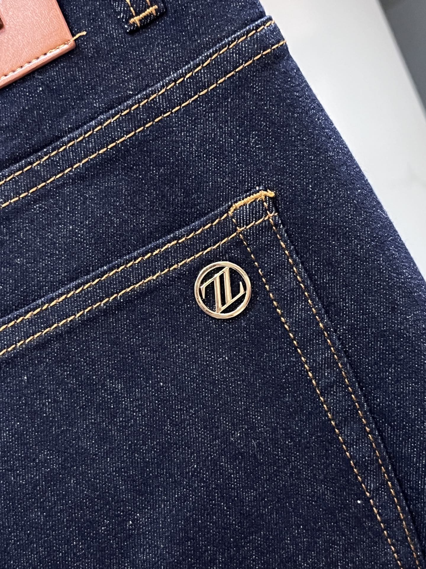 “High-Quality Water-Washing Jeans Genia 2025SS: Comfortable, Stylish, Hardware Decorations, Sizes 29-38” - 图片 8