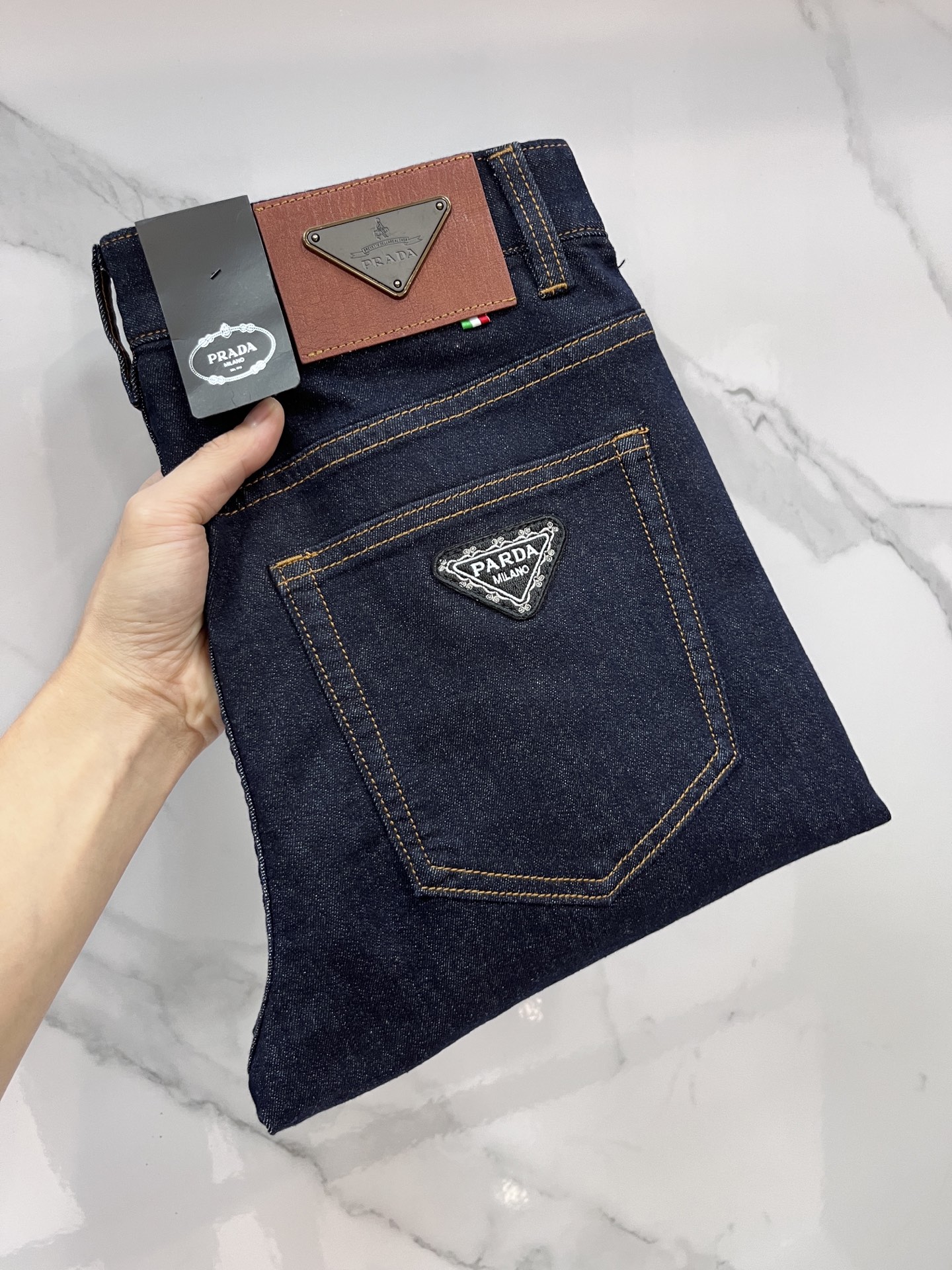 NO:487322,Prada 2025SS early spring new thin heavy industry casual jeans, imported high-quality washing elastic fabric, comfortable, breathable and elastic upper body, customer-supplied hardware and auxiliary materials decoration, super positive style, full-quality order model, full-body handsome upper body ………………………………………………………………………………………………………………………………………………………………………………………………………………………………………………………………………………………………………………………………………………………………………………………………………………………………………………………………………………………………………………………………………………………………………………………………………………………………………………………………………………………………………………………………………………………………………………………………………………………………………………………………………………………………………………………………………………………………………………………………………………………………………………………………………………………………………………………………………………………………………………………………………………………………19860909普拉达 2025SS早春新品薄款重工休闲牛仔裤,进口优质水洗弹力面料,上身舒适透气有弹力,客供五金辅料装饰,版型超正,全品相订单款,上身帅气十足 …………………………………………………… Size29-38,,prada,jeans,alexander wang,Men's clothing