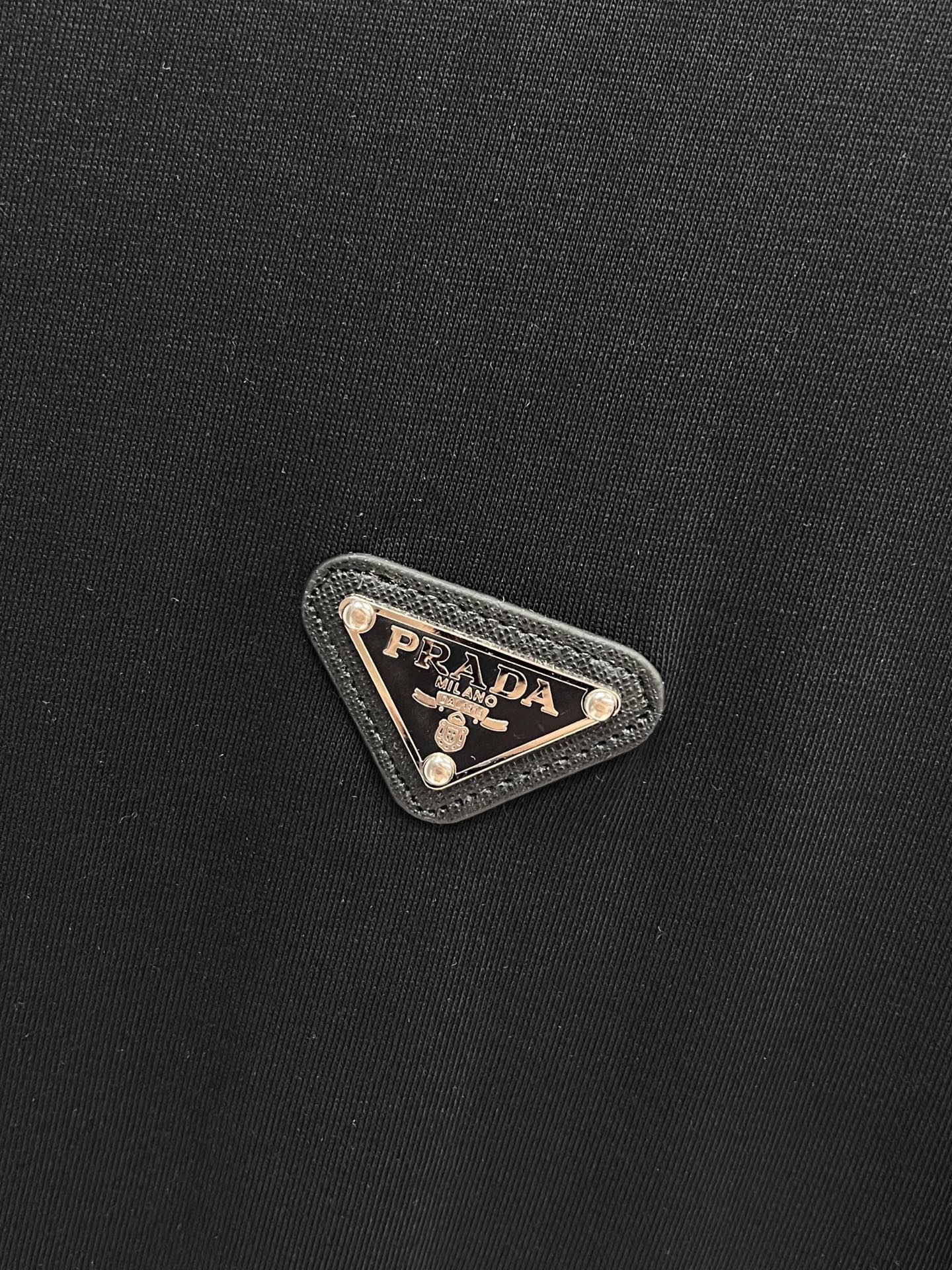普拉达 26ss最新款百搭短袖男女同款！！多颜色组合心胸前间三角标后背刺绣工艺！特供定制面料！加上紧密纺