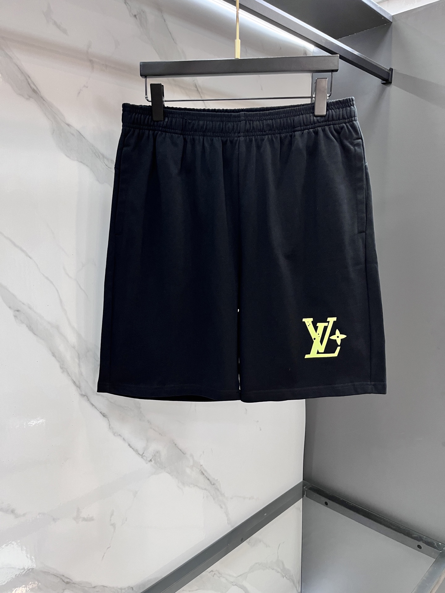 LV 2025最新品时尚休闲套装，顶级原版面料打造，穿着舒适，吸湿性透气性都非常良好，色牢度超高！无论内