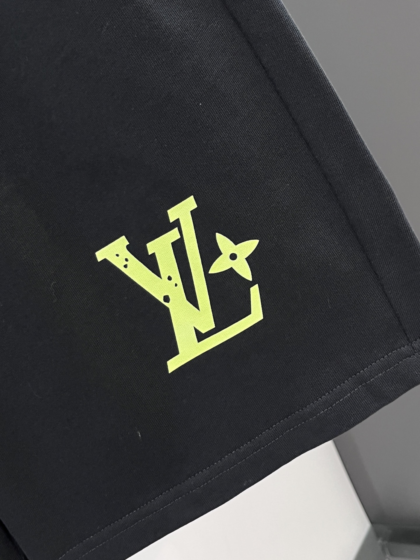 LV 2025最新品时尚休闲套装，顶级原版面料打造，穿着舒适，吸湿性透气性都非常良好，色牢度超高！无论内