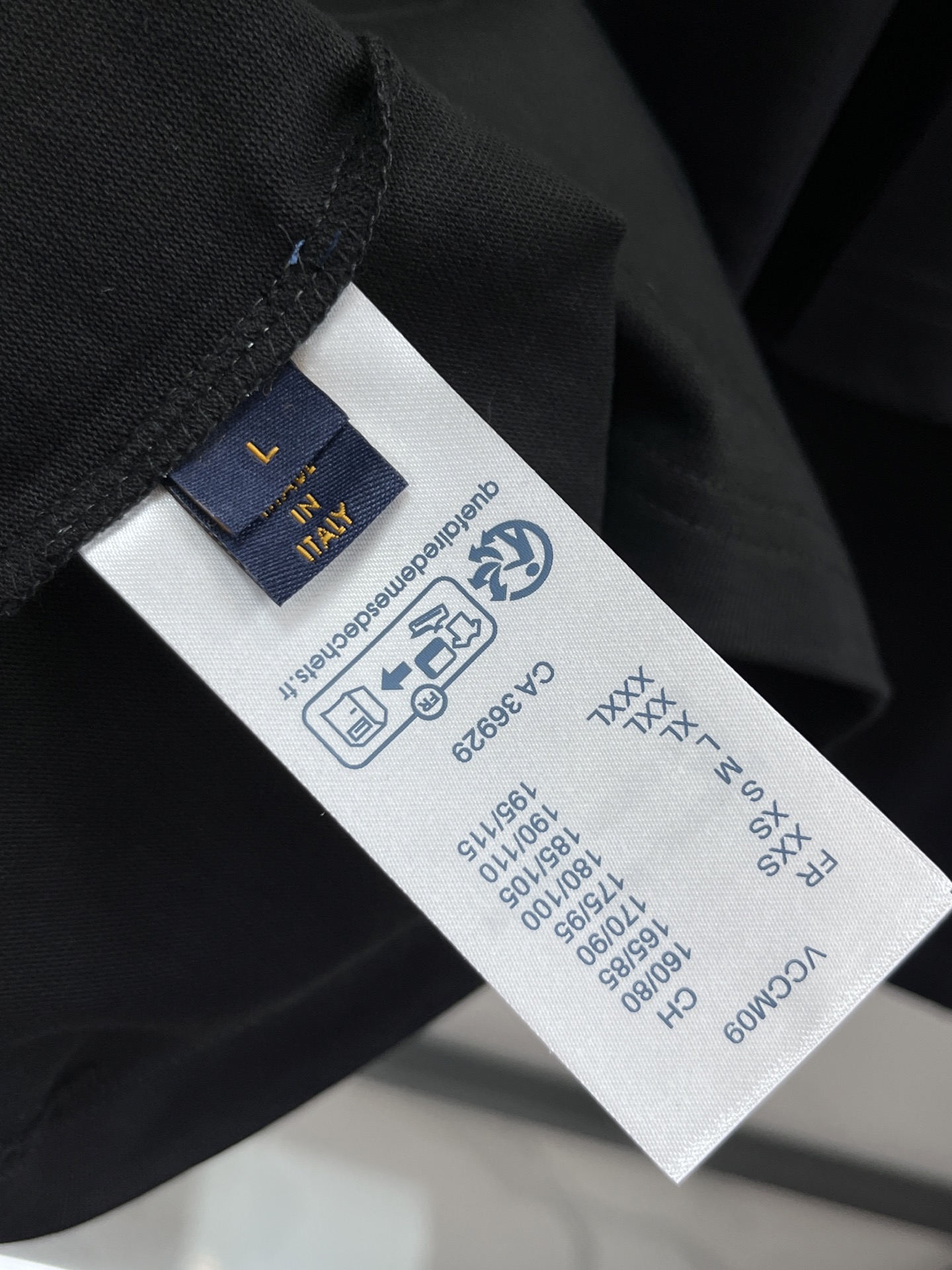 LV 2025最新品时尚休闲套装，顶级原版面料打造，穿着舒适，吸湿性透气性都非常良好，色牢度超高！无论内