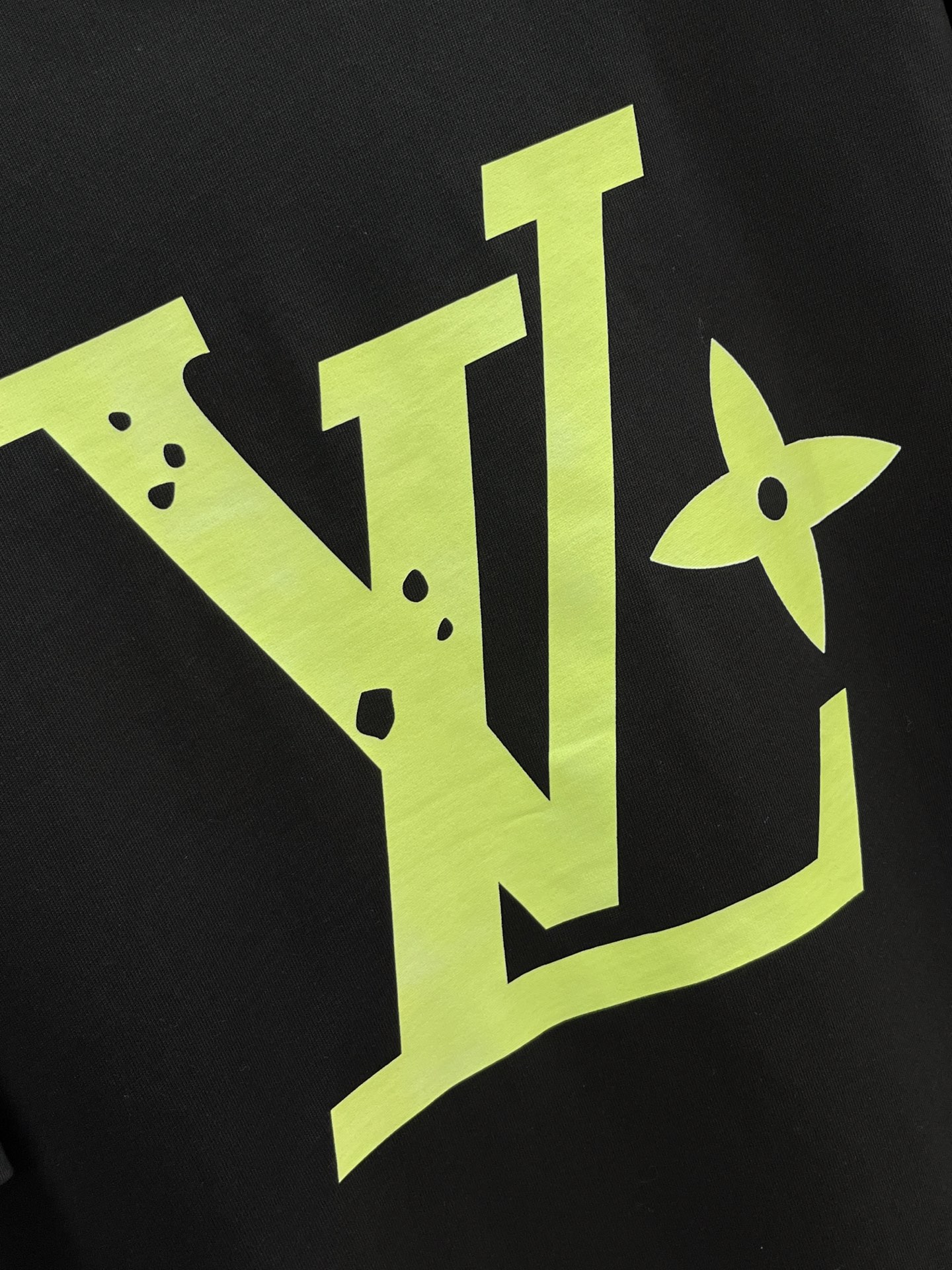 LV 2025最新品时尚休闲套装，顶级原版面料打造，穿着舒适，吸湿性透气性都非常良好，色牢度超高！无论内