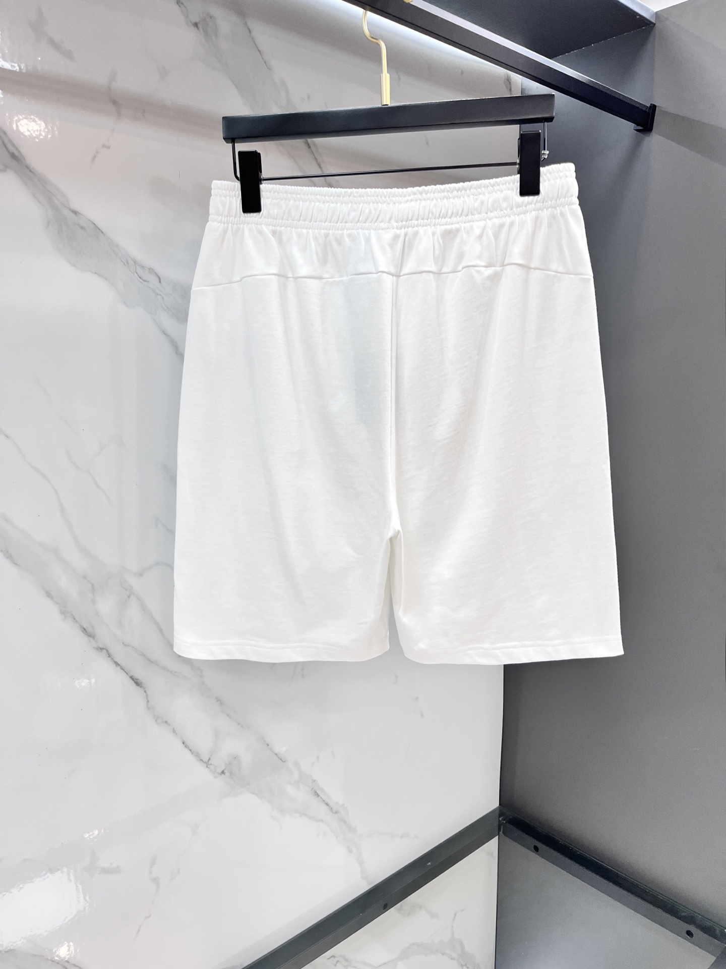 LV 2025最新品时尚休闲套装，顶级原版面料打造，穿着舒适，吸湿性透气性都非常良好，色牢度超高！无论内