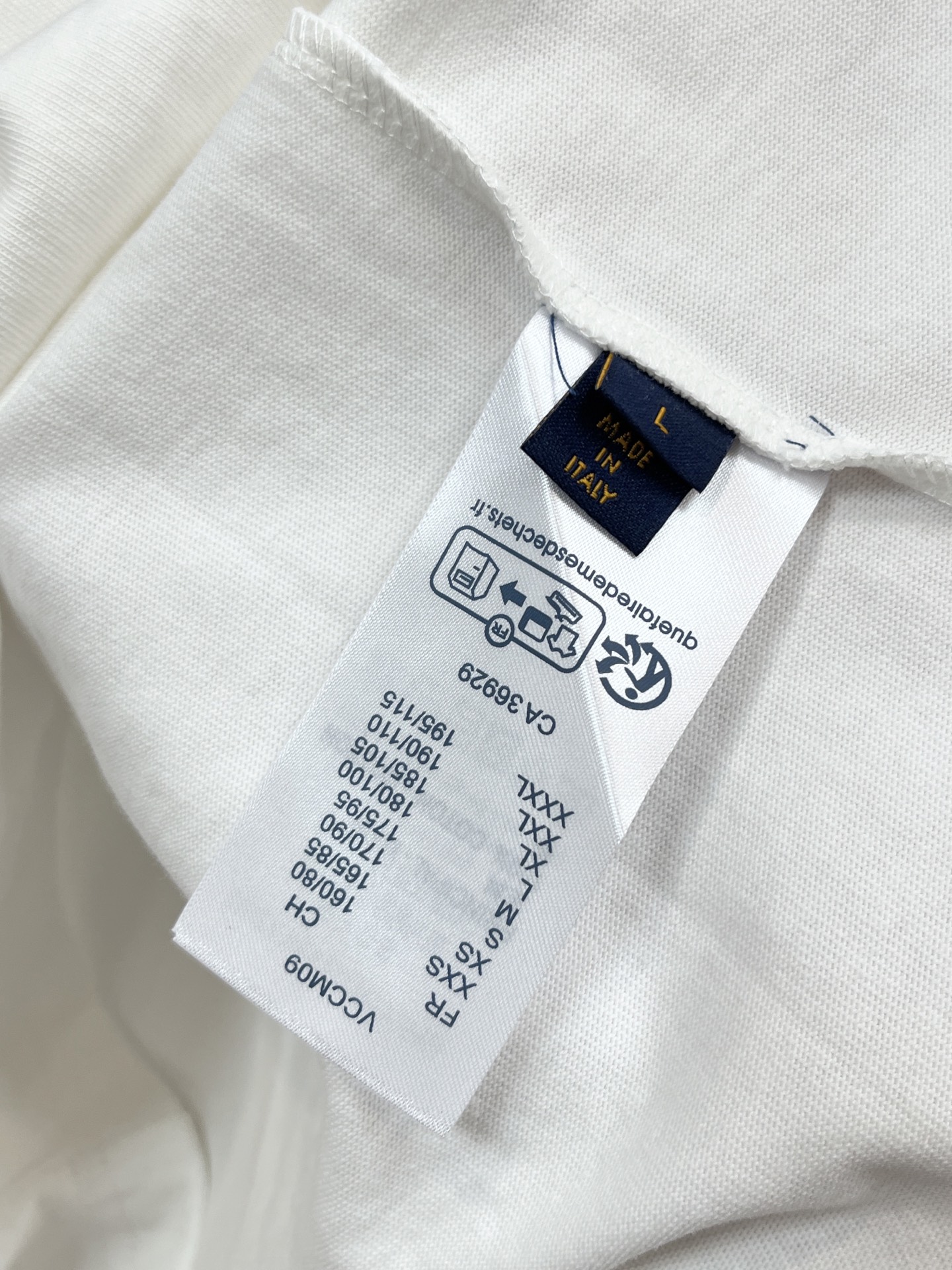 LV 2025最新品时尚休闲套装，顶级原版面料打造，穿着舒适，吸湿性透气性都非常良好，色牢度超高！无论内