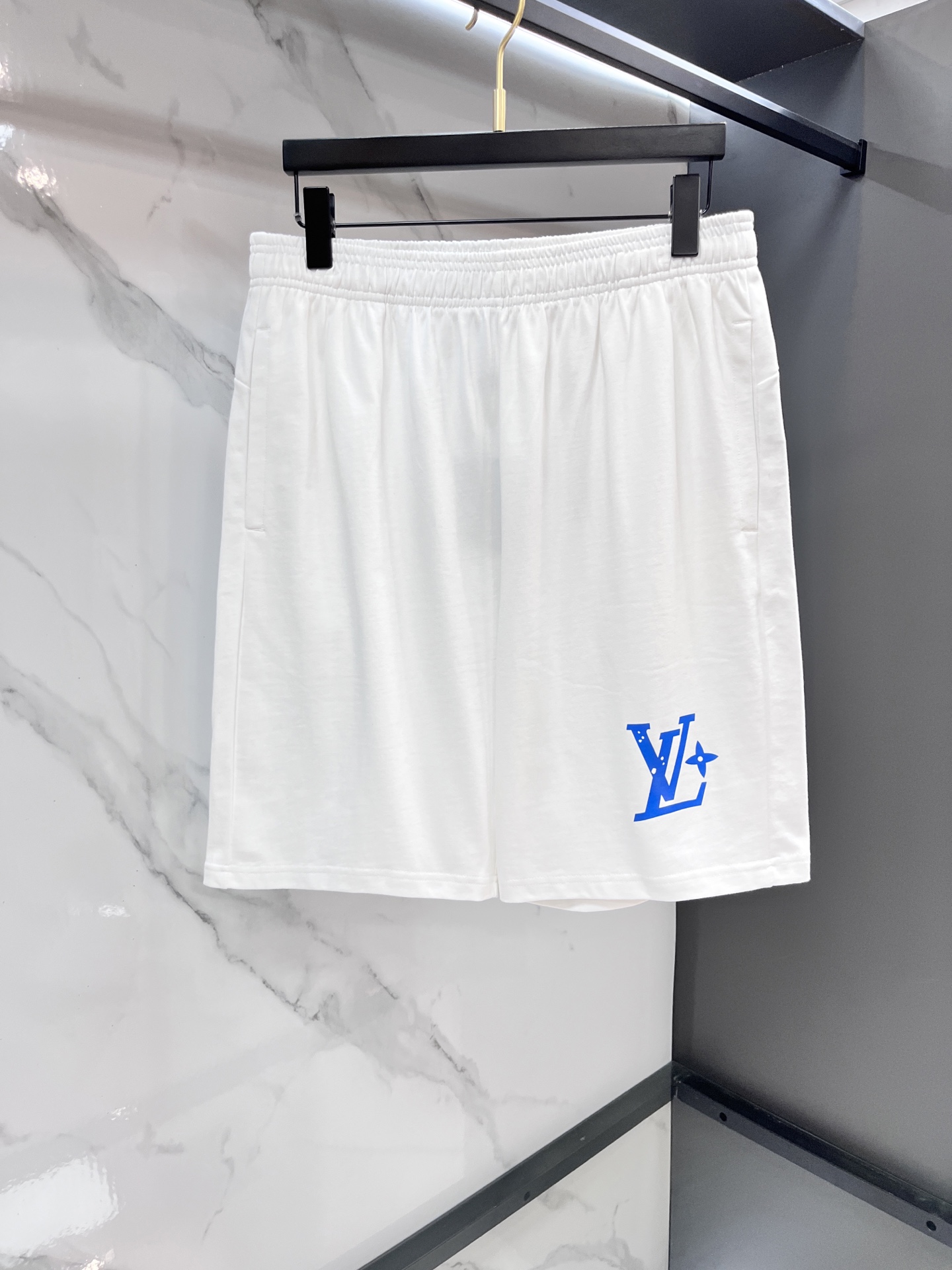 LV 2025最新品时尚休闲套装，顶级原版面料打造，穿着舒适，吸湿性透气性都非常良好，色牢度超高！无论内