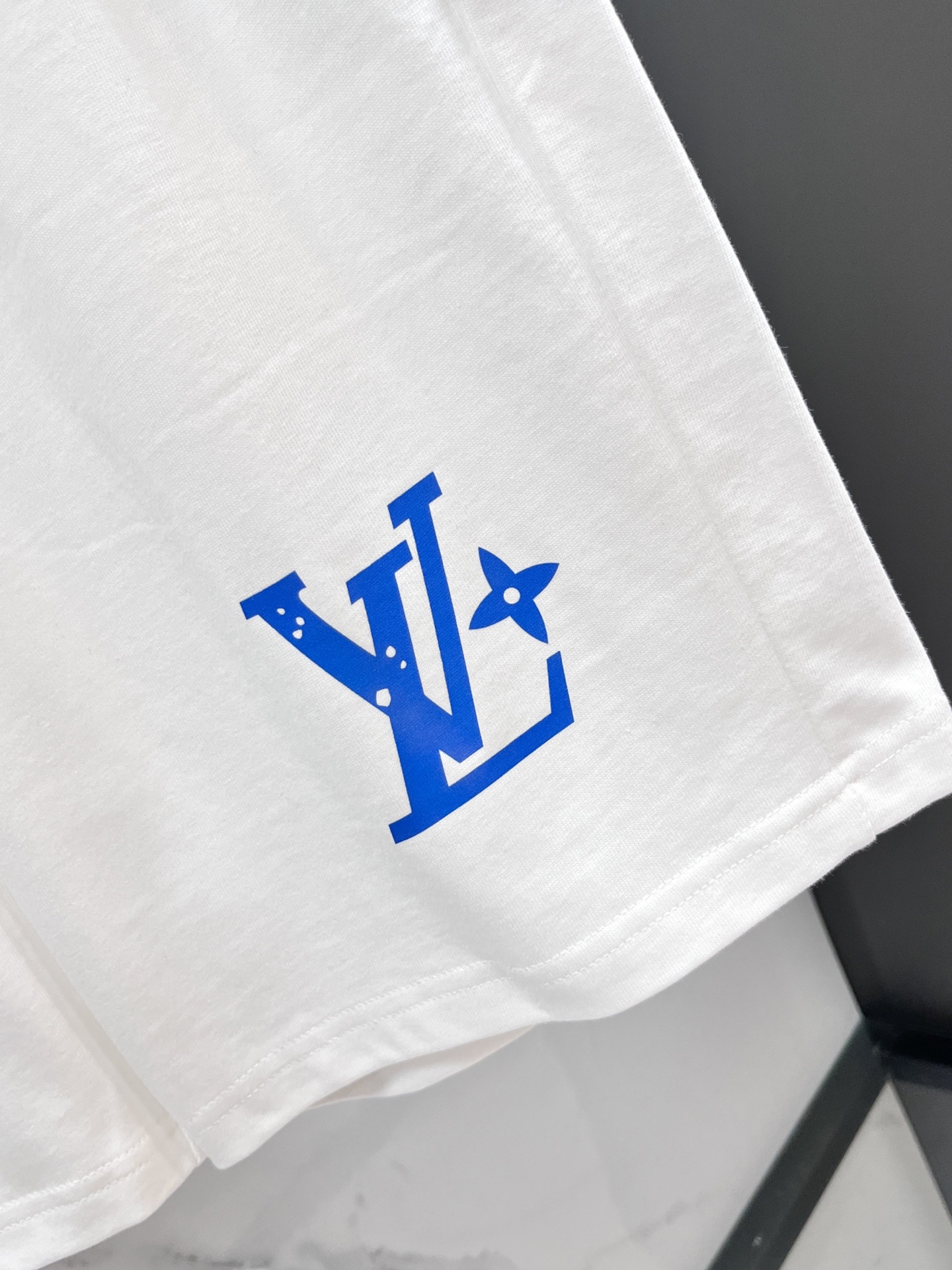 LV 2025最新品时尚休闲套装，顶级原版面料打造，穿着舒适，吸湿性透气性都非常良好，色牢度超高！无论内