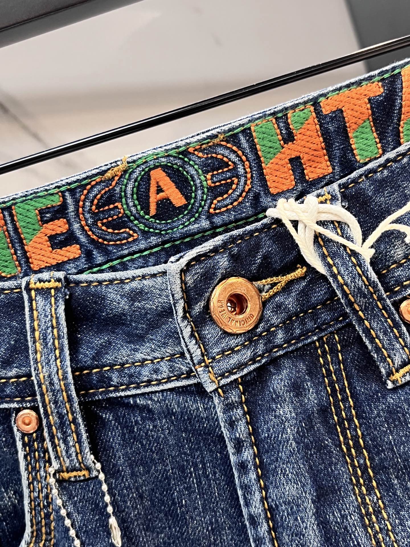 D2 2025SS早春新品薄款重工休闲牛仔裤👖，进口优质水洗弹力面料，上身舒适透气有弹力，客供五金辅料装