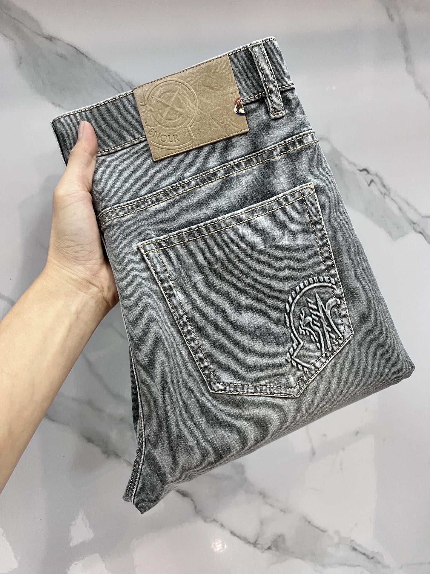 NO:514399,The new thin heavy industry casual pants in the early spring of the SS, imported high-quality washing elastic fabric, comfortable, breathable and elastic upper body, customer-supplied hardware and auxiliary materials decoration, super positive style, full-quality order model, full-body handsome upper body ………………………………………………………………………………………………………………………………………………………………………………………………………………………………………………………………………………………………………………………………………………………………………………………………………………………………………………………………………………………………………………………………19860909蒙口 SS早春新品薄款重工休闲裤,进口优质水洗弹力面料,上身舒适透气有弹力,客供五金辅料装饰,版型超正,全品相订单款,上身帅气十足 …………………………………………………… Size29-38,,Moncler,alexander wang,Men's clothing