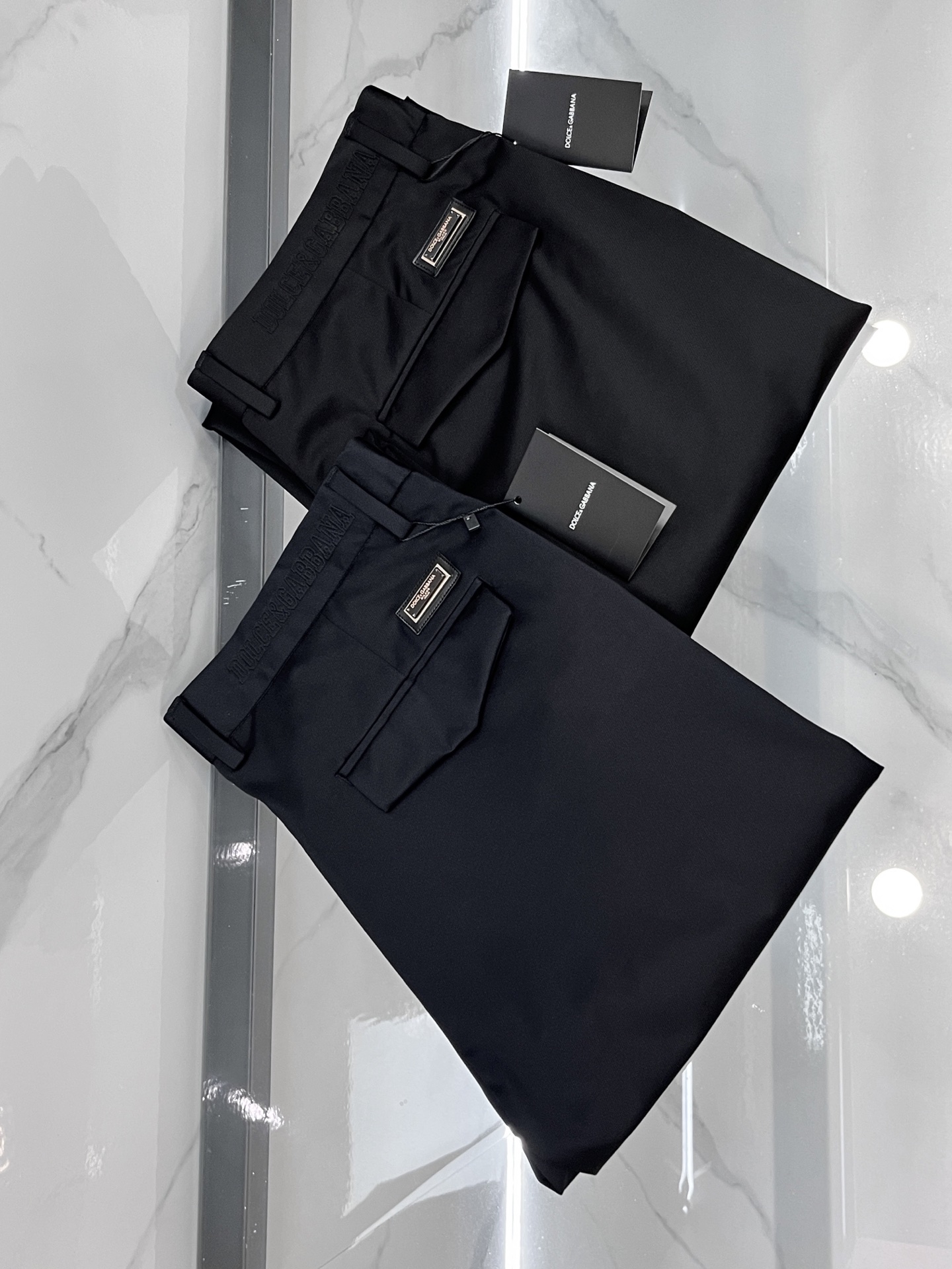 NO:527842,DG counters have hot-selling new casual trousers, top-level high-end shipments, truly top-level OEM factory has strict processes, suitable for displaying various high-end gathering places, and can also be worn with casual jackets. Professional development and research on modulation for 3 months, with an absolute upper body style!  Super comfortable and stylish business style!  …………………………………………………………………… Size29-40,,jackets & coats,alexander wang19860909DG 专柜热销新款休闲西裤,顶级高端出货,真正顶级代加工厂严格工序,适合出示各种聚会高级场所,亦可休闲外套搭穿,专业开发研究3个月调制,版型上身绝对！舒适度超高 商务时尚款 ！…………………………………………………… Size29-40,,jackets & coats,alexander wang,Men's clothing