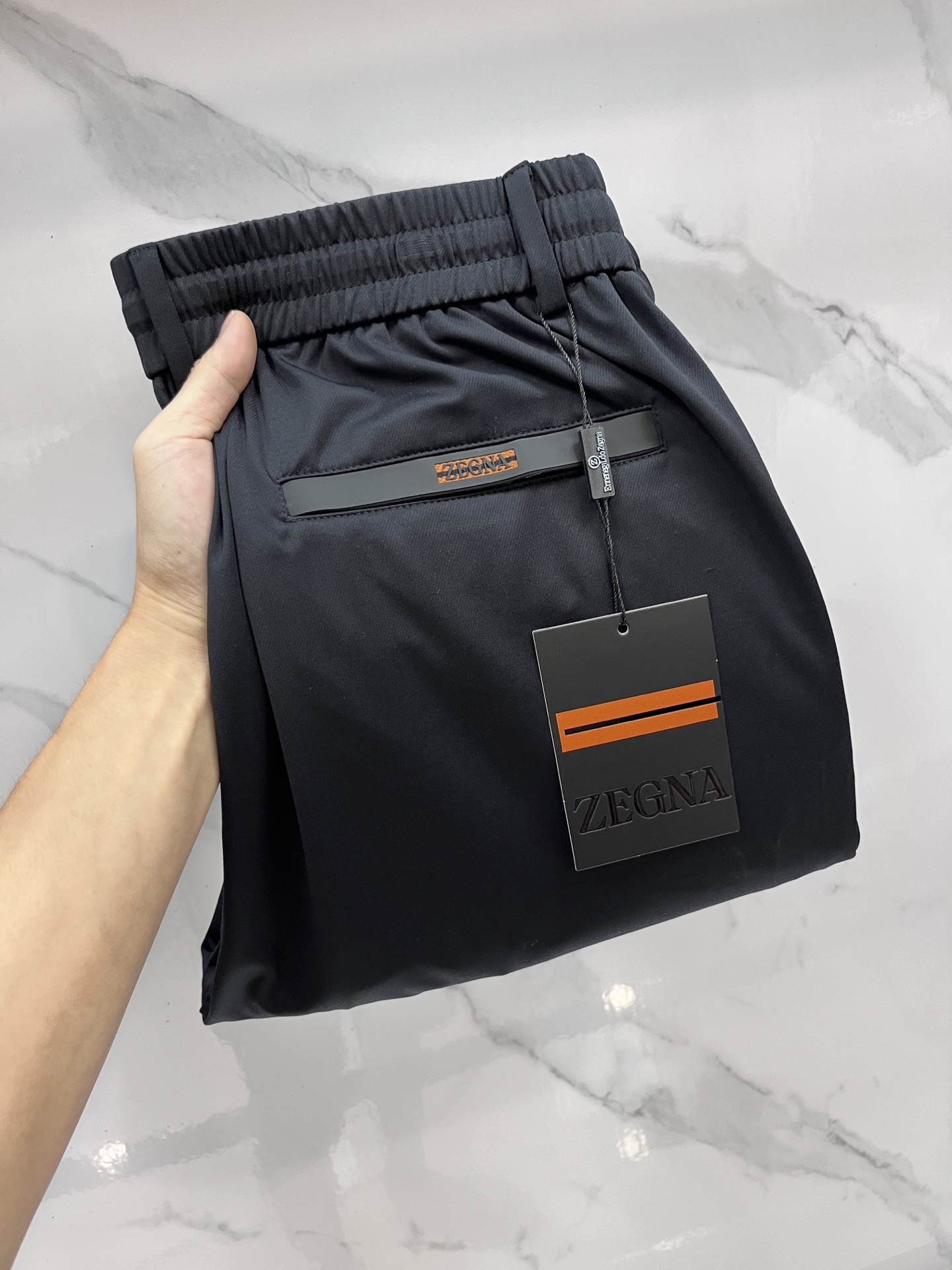 NO:518980,The new casual trousers sold in the counter are popular, top-level high-end shipments, truly top-level OEM factory has strict processes, suitable for displaying various high-end gathering places, and can also be worn with casual jackets. Professional development and research on modulation for 3 months, with an absolute upper body style!  Super comfortable and stylish business style!  …………………………………………………………………… Size29-40, zegna, jackets & coats, alexander wang19860909杰尼亚 专柜热销新款休闲西裤,顶级高端出货,真正顶级代加工厂严格工序,适合出示各种聚会高级场所,亦可休闲外套搭穿,专业开发研究3个月调制,版型上身绝对！舒适度超高 商务时尚款 ！…………………………………………………… Size29-40,,zegna,jackets & coats,alexander wang,Men's clothing