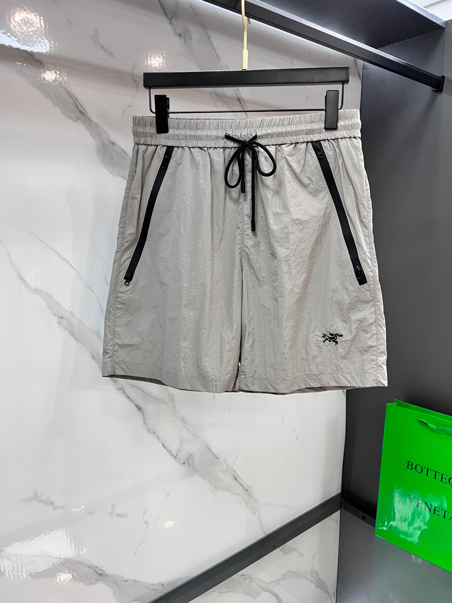 始祖鸟 2025春夏经典防晒套装，面料超软面料帅酷爆款薄套装，时尚都市百搭款款，夏季必备神器，速干衣，水