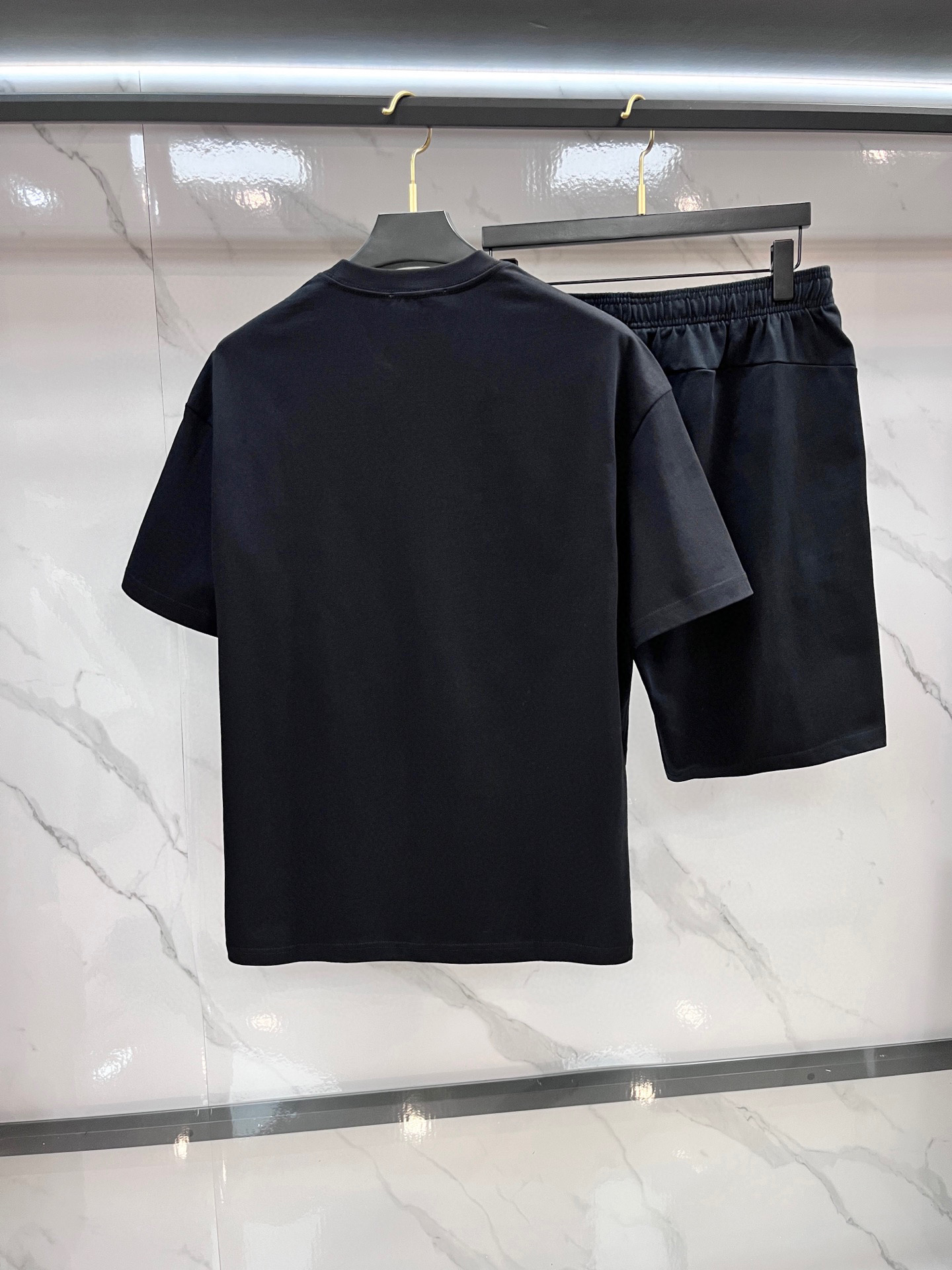 普拉达 最新品时尚休闲套装，顶级原版面料打造，穿着舒适，吸湿性透气性都非常良好，色牢度超高！无论内搭还是