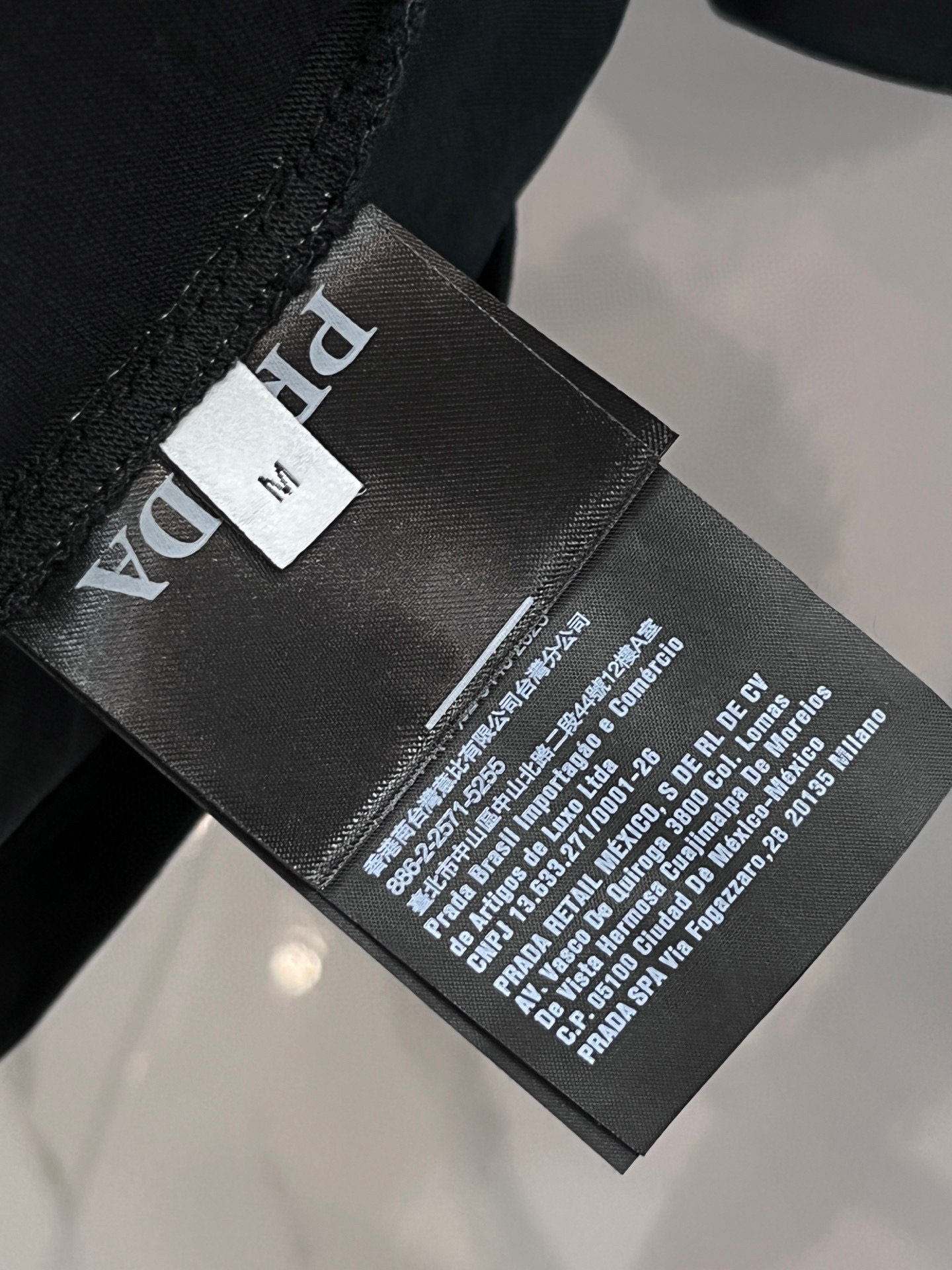 普拉达 最新品时尚休闲套装，顶级原版面料打造，穿着舒适，吸湿性透气性都非常良好，色牢度超高！无论内搭还是