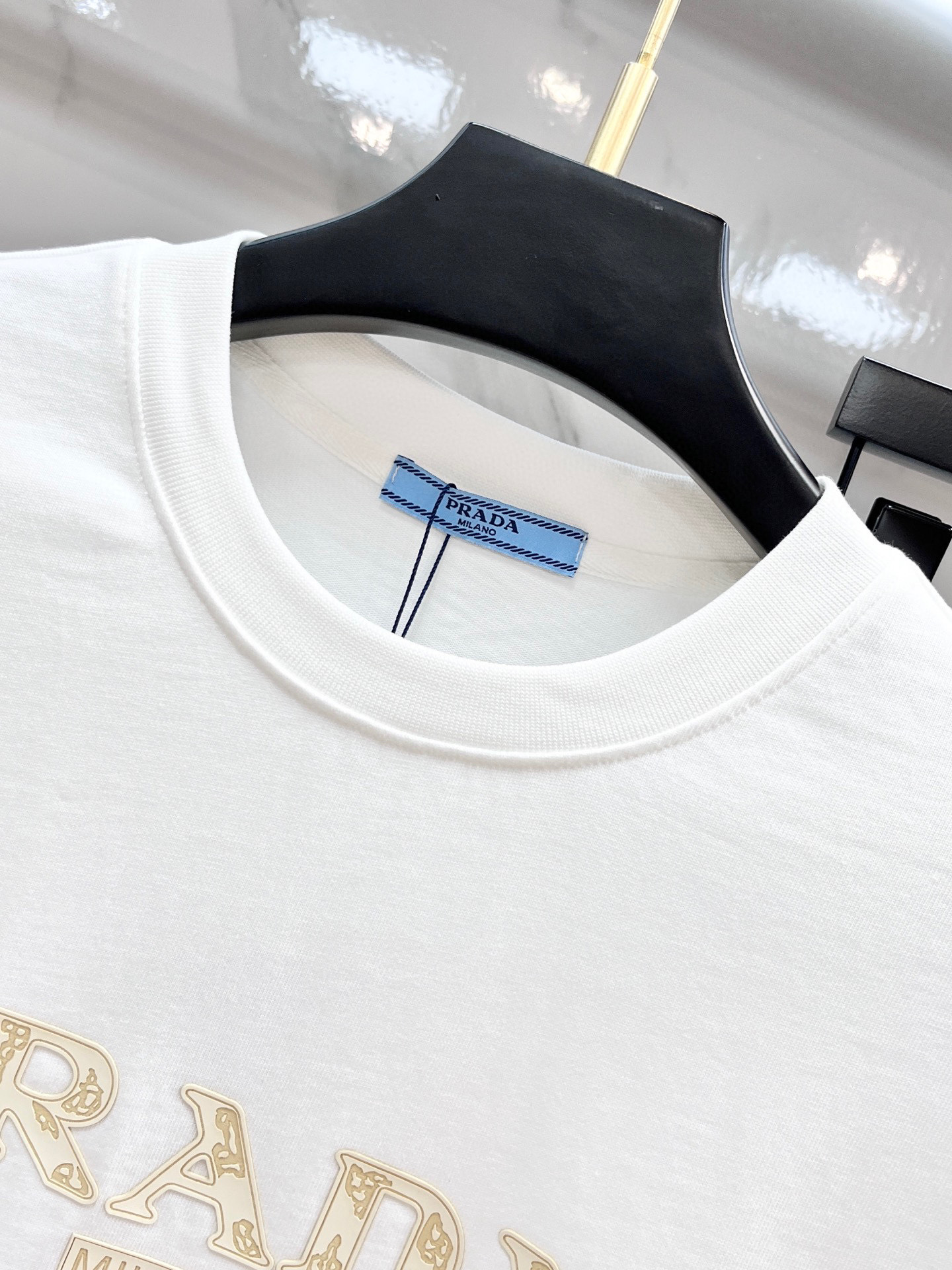 普拉达 最新品时尚休闲套装，顶级原版面料打造，穿着舒适，吸湿性透气性都非常良好，色牢度超高！无论内搭还是