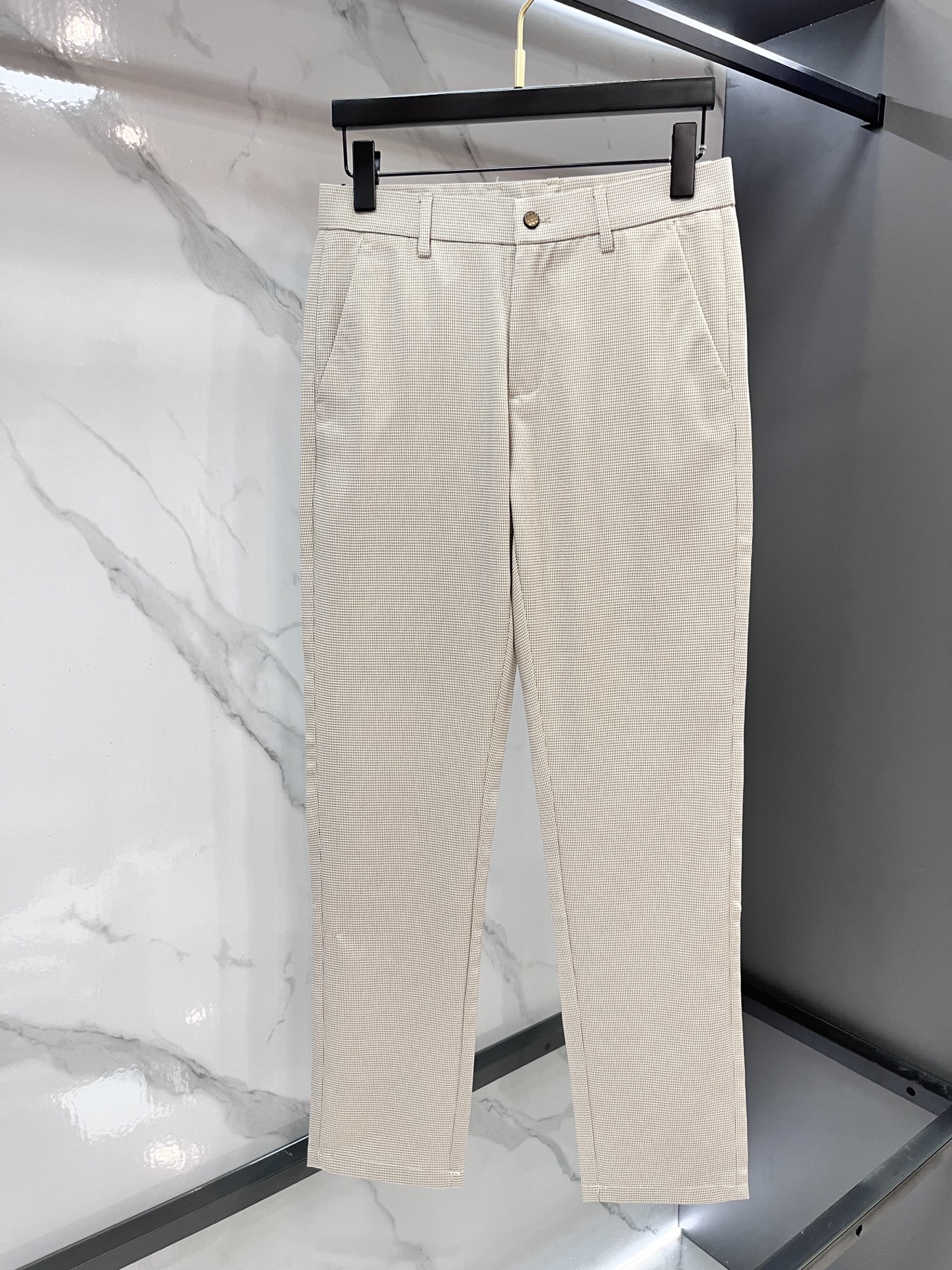 迪奥 2025SS早春新品薄款重工休闲裤👖，进口优质水洗弹力面料，上身舒适透气有弹力，客供五金辅料装饰，