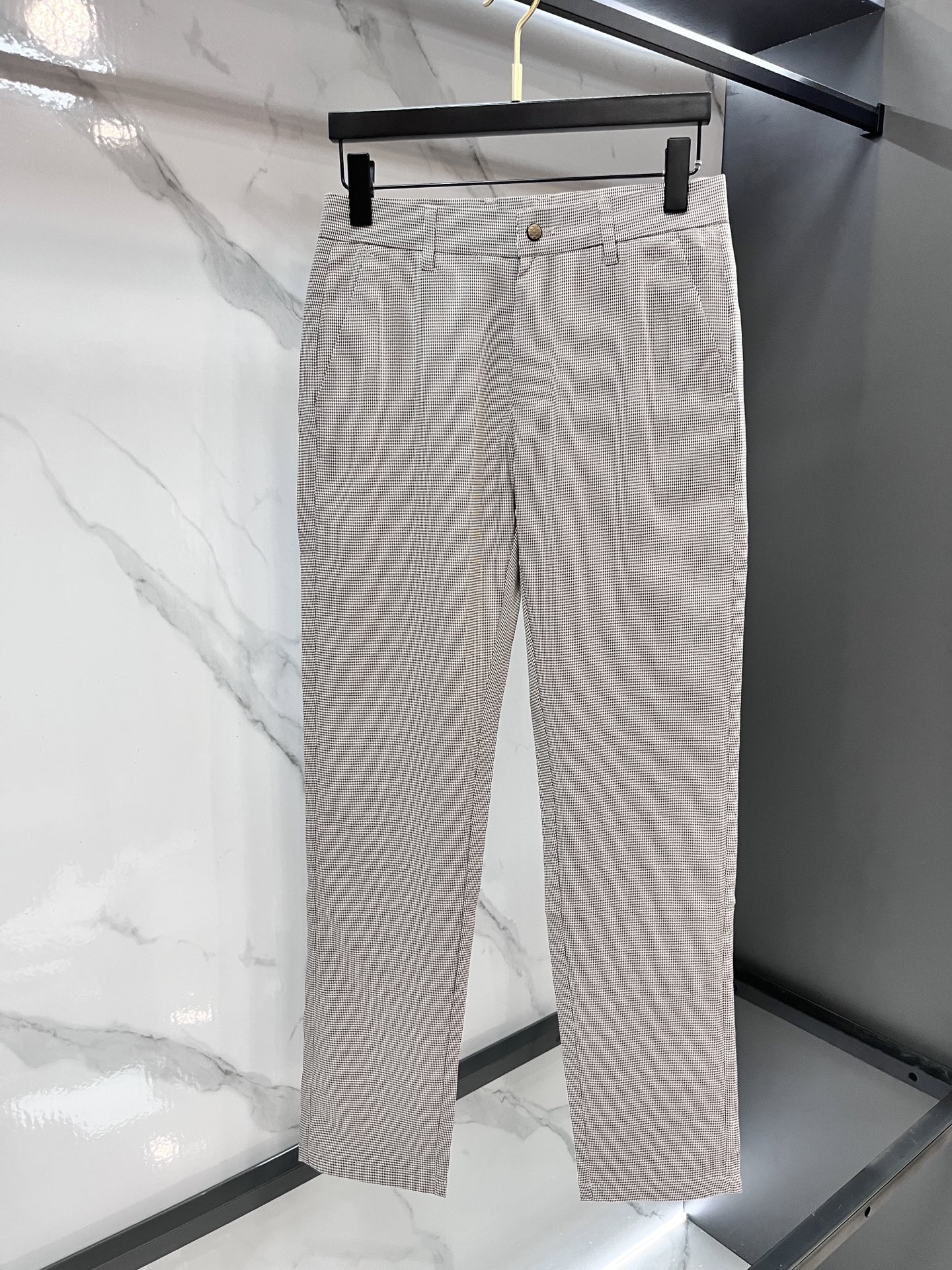 迪奥 2025SS早春新品薄款重工休闲裤👖，进口优质水洗弹力面料，上身舒适透气有弹力，客供五金辅料装饰，