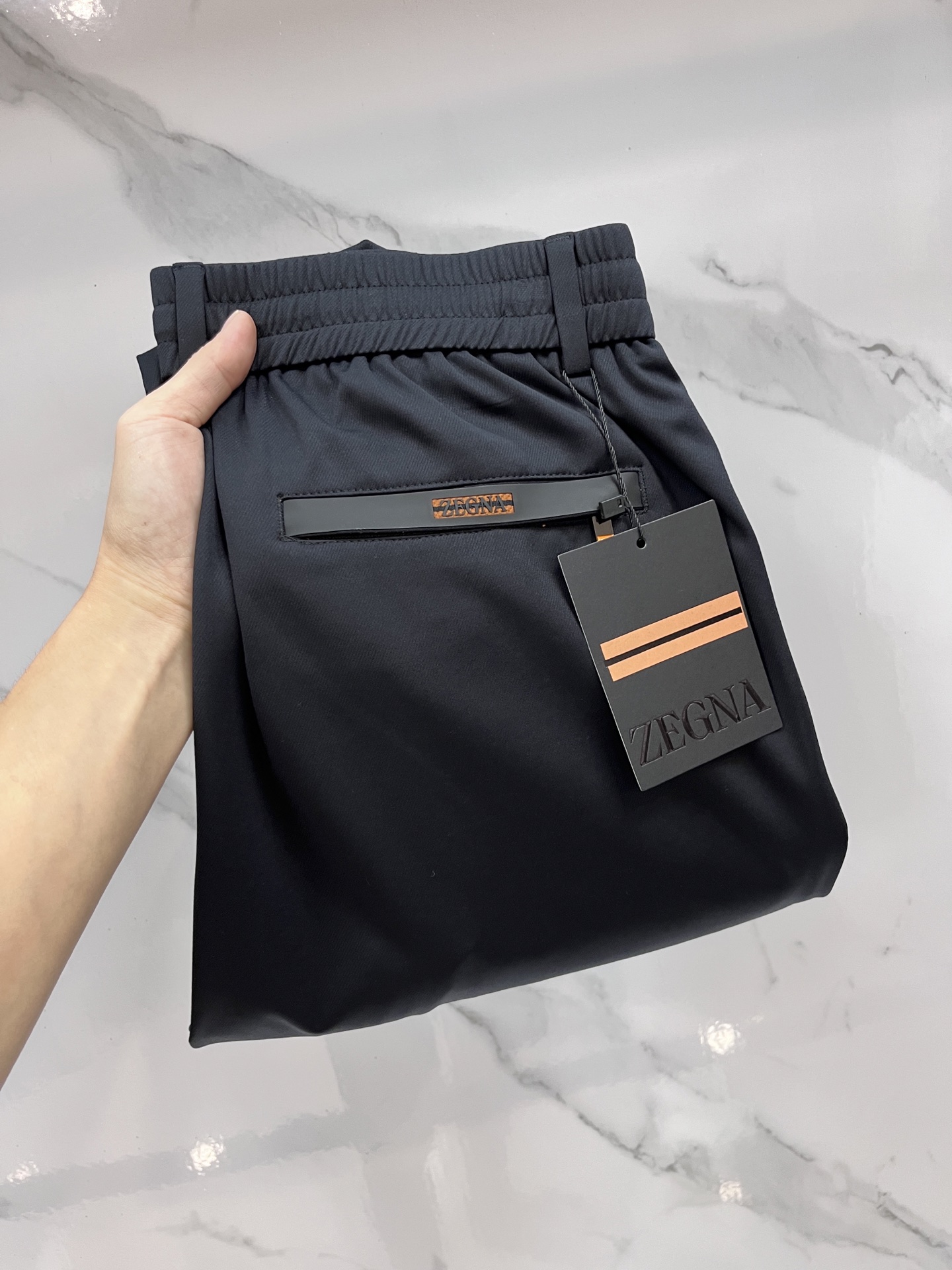 NO:512916,The new casual trousers sold in the counter are popular, top-level high-end shipments, truly top-level OEM factory has strict processes, suitable for displaying various high-end gathering places, and can also be worn with casual jackets. Professional development and research on modulation for 3 months, with an absolute upper body style!  Super comfortable and stylish business style!  …………………………………………………………………… Size29-40, zegna, jackets & coats, alexander wang19860909杰尼亚 专柜热销新款休闲西裤,顶级高端出货,真正顶级代加工厂严格工序,适合出示各种聚会高级场所,亦可休闲外套搭穿,专业开发研究3个月调制,版型上身绝对！舒适度超高 商务时尚款 ！…………………………………………………… Size29-40,,zegna,jackets & coats,alexander wang,Men's clothing