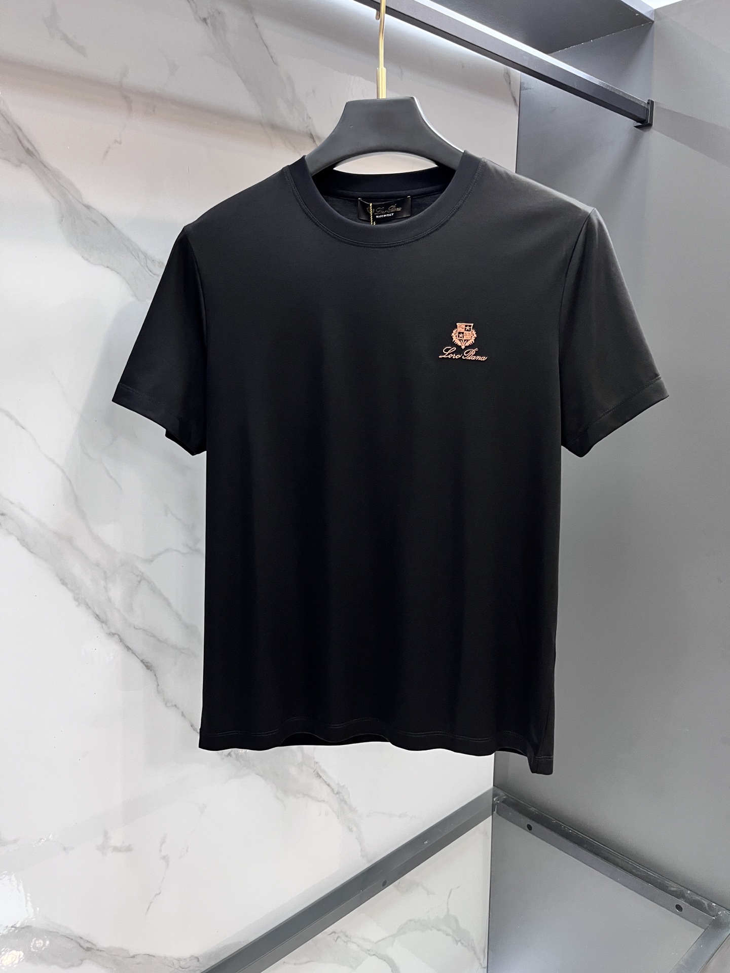 NO:512906,LP Summer latest product, available at the same time, fashionable and casual round neck short-sleeved T-shirt, imported original mercerized fabric, extremely complex workmanship, the only channel that can be used as a purchasing agent, top-level printing craft letter pattern logo, extremely high grade, comfortable and versatile, handsome and stylish upper body, ……………………………………………………………………………………………………………………………………………………………………………………………………………………………………………………………………………………………………………………………………………………………………………………………………………………………………………………………………………………………………………………………………………………………………………………………………………………………………………………………………………………………………………………………………………………………………………………………………………………………………………………………………………………………………………………………………………………………………………………………………………………………………………………………………………………………………………………………………………………………………………………19860909LP 夏季最新品,同步有售,时尚休闲圆领短袖T恤,进口原版丝光面料,做工极为复杂,唯一可以做代购级别的渠道狠货,顶级印花工艺字母图案logo,档次极高,舒适百搭,上身帅气有型,…………………………………………………… SizeM-XXXL,,loro piana,T-shirt,tees，t-shirt,alexander wang,Men's clothing