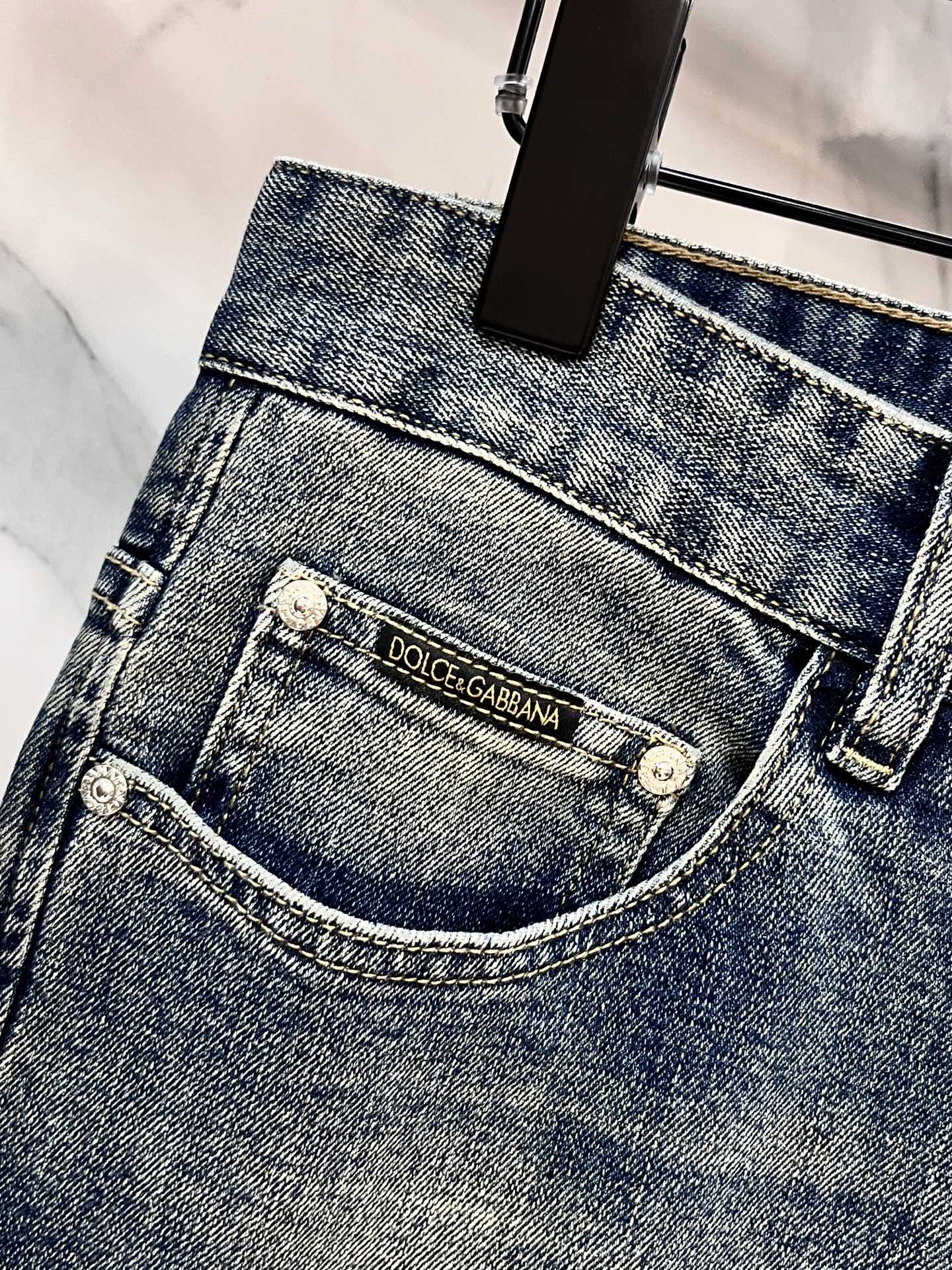 DG 2025SS早春新品薄款重工休闲牛仔裤👖，进口优质水洗弹力面料，上身舒适透气有弹力，客供五金辅料装