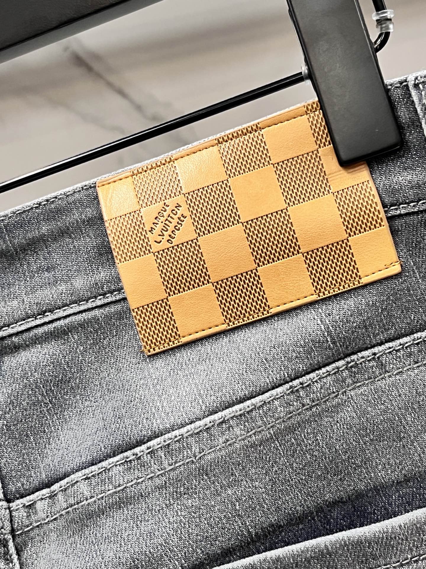 LV 2025SS早春新品薄款重工休闲牛仔裤👖，进口优质水洗弹力面料，上身舒适透气有弹力，客供五金辅料装