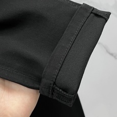 LV 2025SS早春新品薄款重工休闲牛仔裤👖,进口优质水洗弹力面料,上身舒适透气有弹力,客供五金辅料装 LV 2025SS早春新品薄款重工休闲牛仔裤👖,进口优质水洗弹力面料,上身舒适透气有弹力,客供五金辅料装