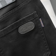 LV 2025SS早春新品薄款重工休闲牛仔裤👖,进口优质水洗弹力面料,上身舒适透气有弹力,客供五金辅料装 LV 2025SS早春新品薄款重工休闲牛仔裤👖,进口优质水洗弹力面料,上身舒适透气有弹力,客供五金辅料装