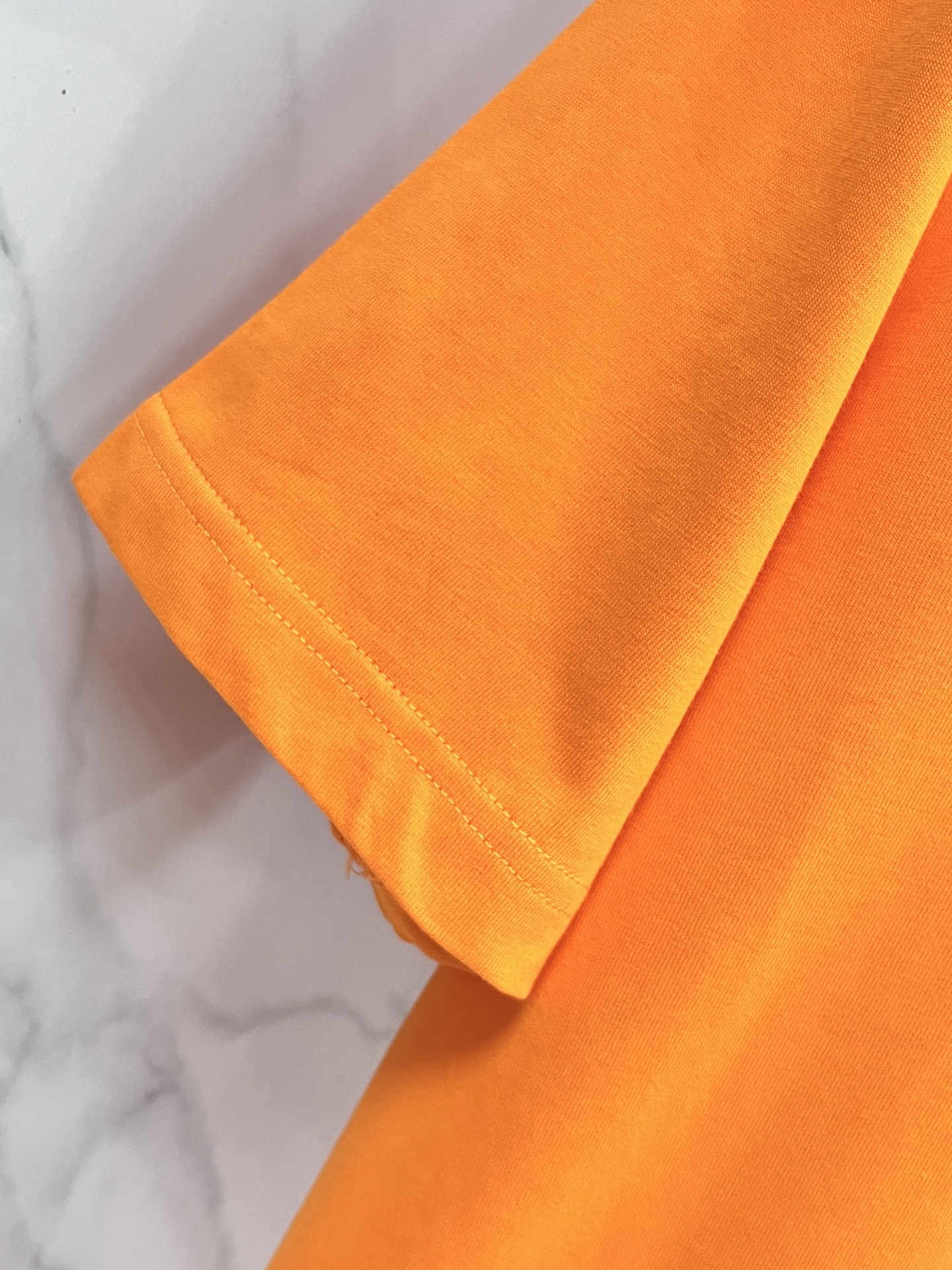 巴黎世家 2025春夏🆕Activewear镭射标识印花短袖T恤，新潮帅气的限量美款中裁短T,细节品质一