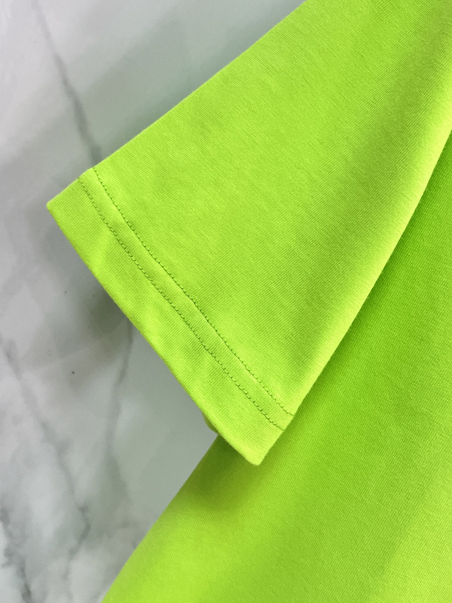 巴黎世家 2026春夏🆕Activewear镭射标识印花短袖T恤，新潮帅气的限量美款中裁短T,细节品质一