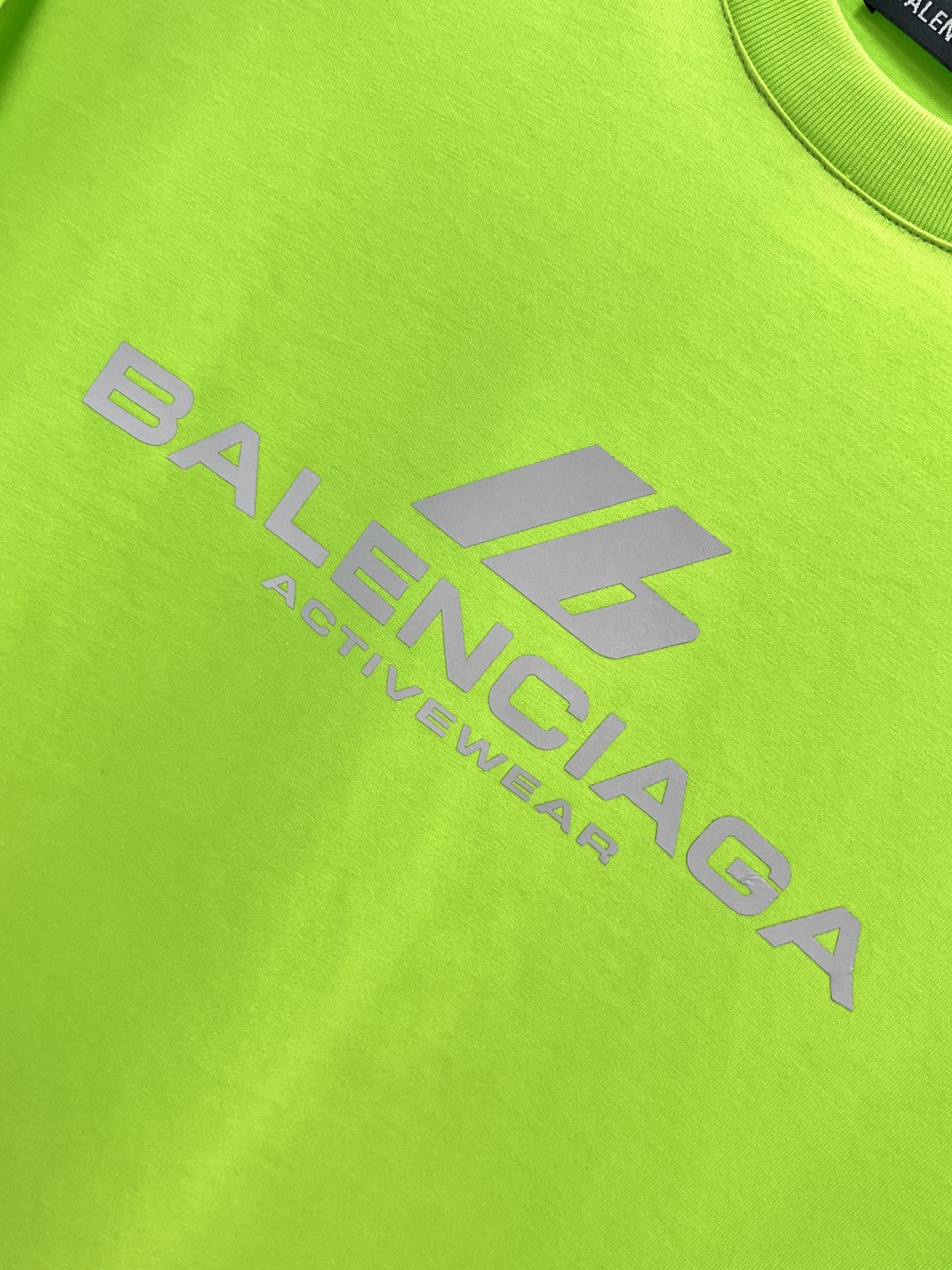 巴黎世家 2026春夏🆕Activewear镭射标识印花短袖T恤，新潮帅气的限量美款中裁短T,细节品质一