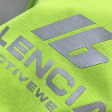 巴黎世家 2025春夏🆕Activewear镭射标识印花短袖T恤,新潮帅气的限量美款中裁短T,细节品质一 巴黎世家 2025春夏🆕Activewear镭射标识印花短袖T恤,新潮帅气的限量美款中裁短T,细节品质一